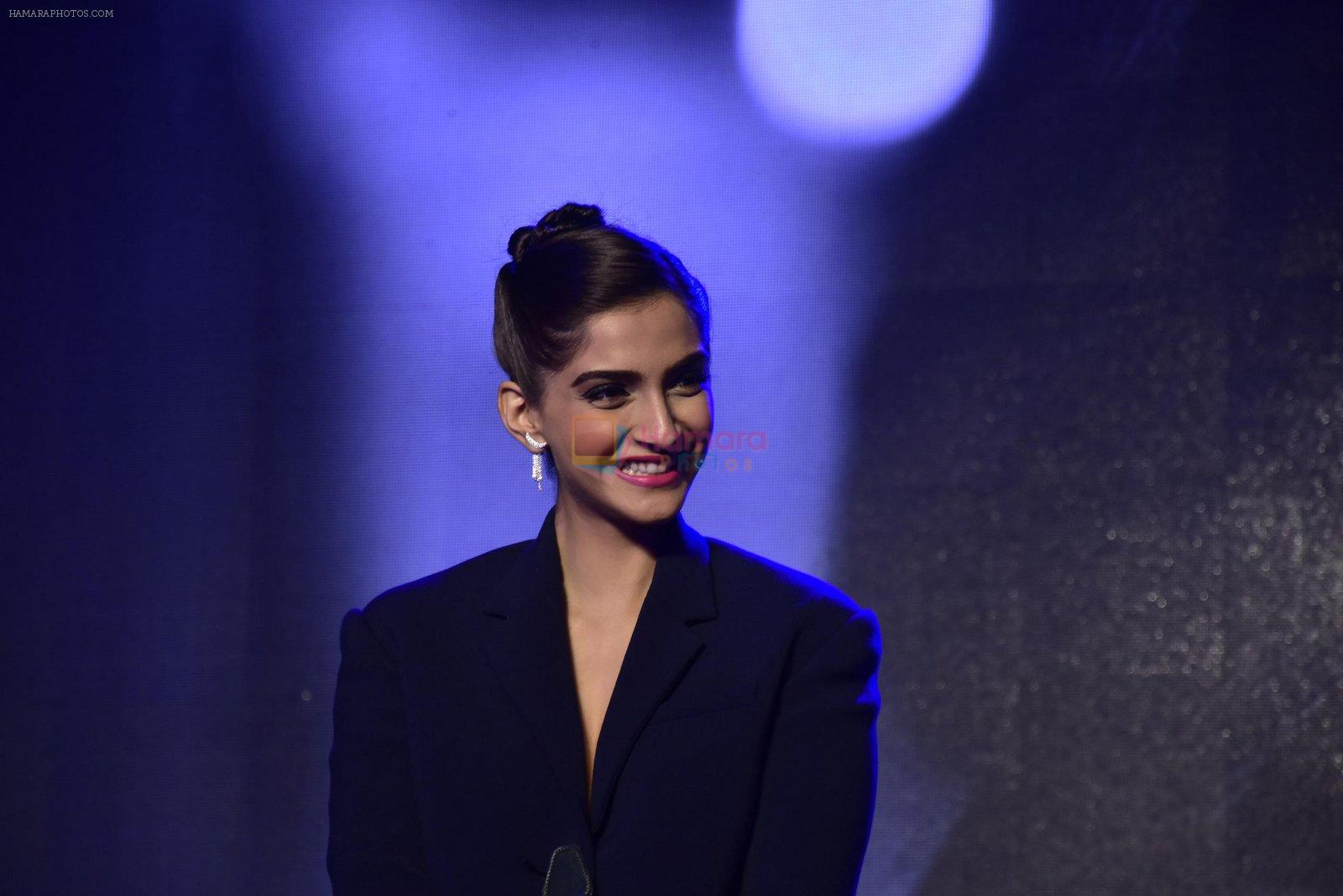 Sonam Kapoor at Oppo F1s mobile launch in Mumbai on 3rd Aug 2016