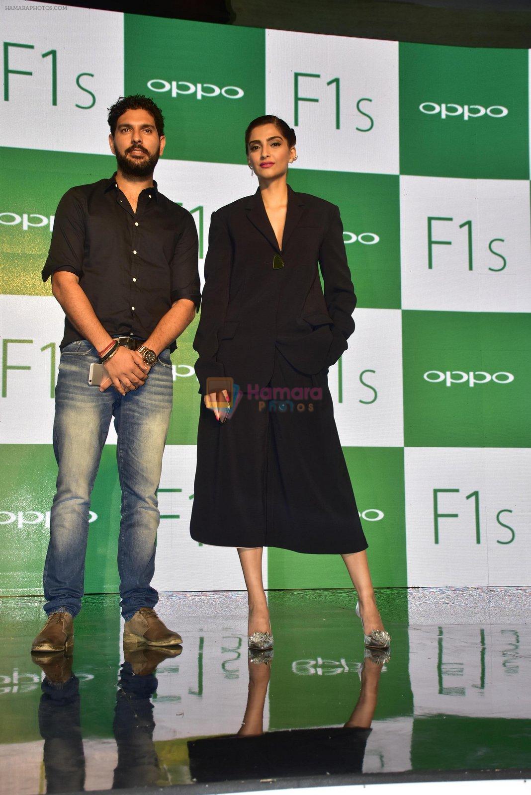 Sonam Kapoor, Yuvraj Singh at Oppo F1s mobile launch in Mumbai on 3rd Aug 2016