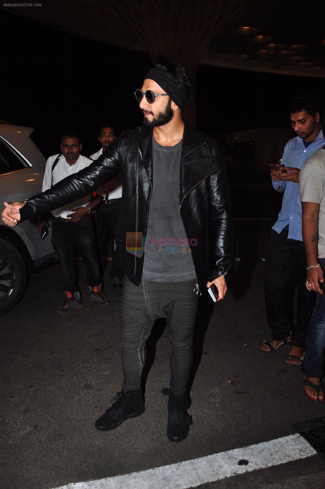 Ranveer Singh snapped at airport on 4th Aug 2016