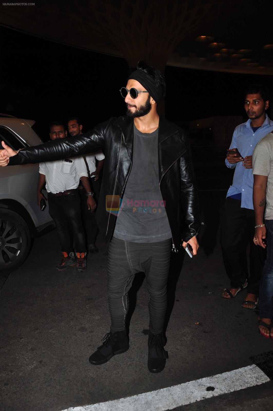 Ranveer Singh snapped at airport on 4th Aug 2016