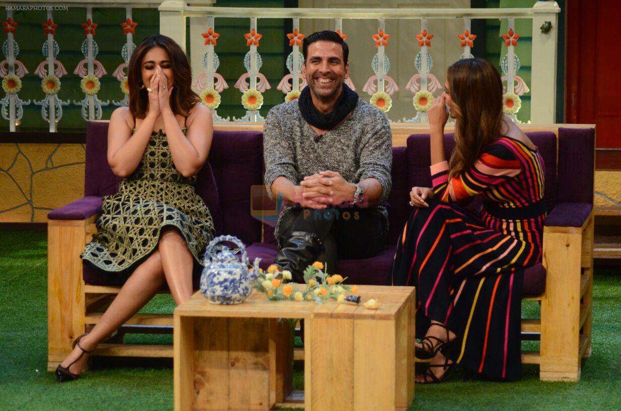 Akshay Kumar, Ileana D'Cruz, Esha Gupta promote Rustom on the sets of The Kapil Sharma Show on 5th Aug 2016
