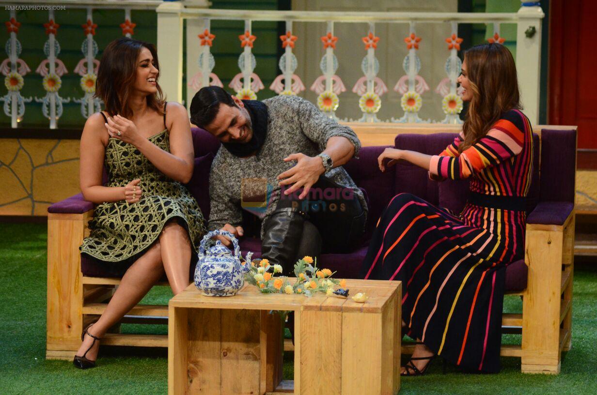 Akshay Kumar, Ileana D'Cruz, Esha Gupta promote Rustom on the sets of The Kapil Sharma Show on 5th Aug 2016