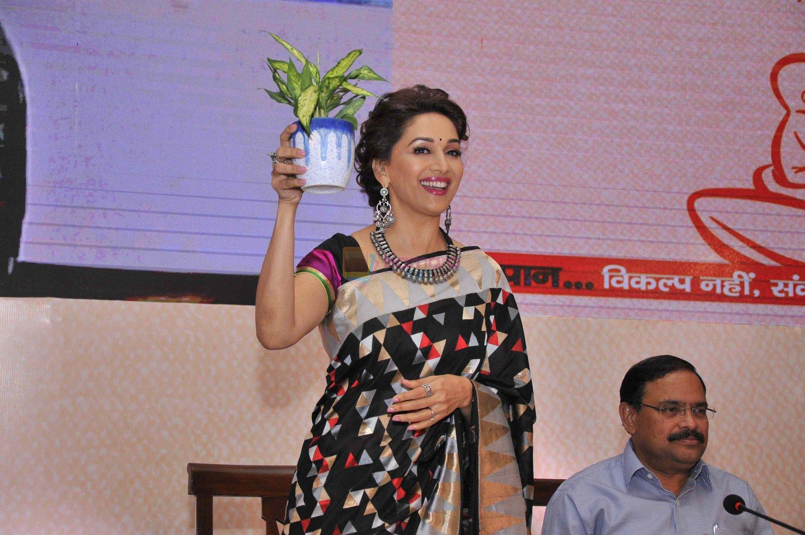 Madhuri Dixit at breastfeeding awareness campaign by unicef on 5th Aug 2016