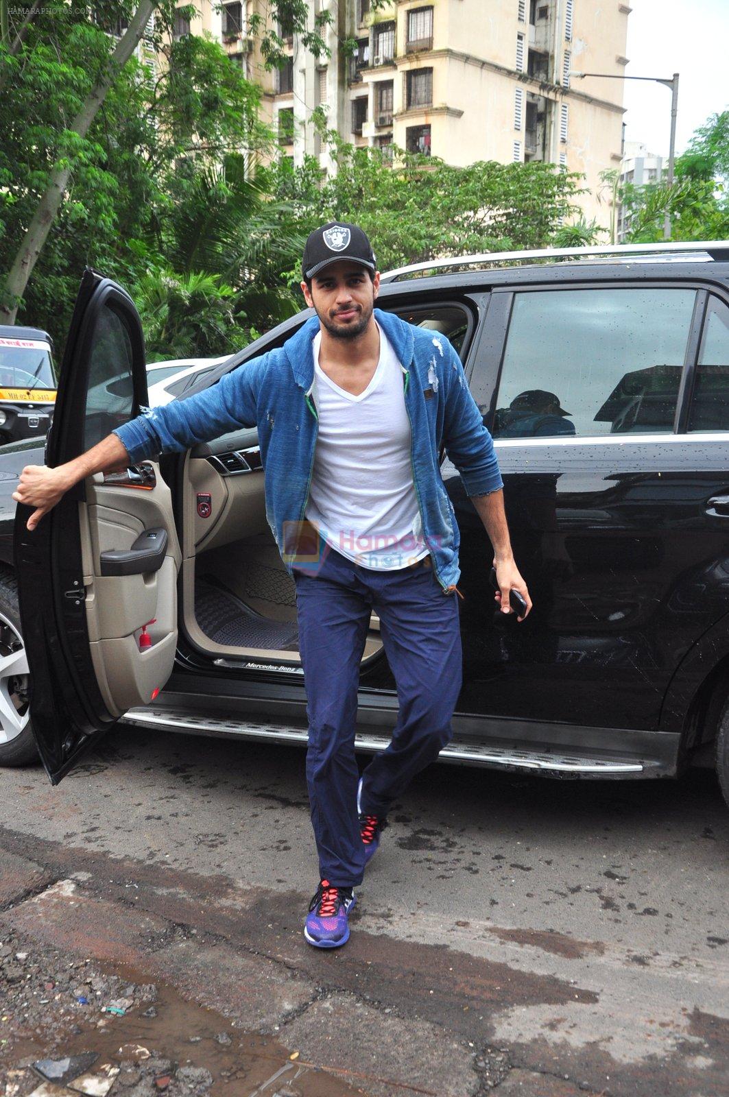 Sidharth Malhotra snapped for dream team practise on 6th Aug 2016