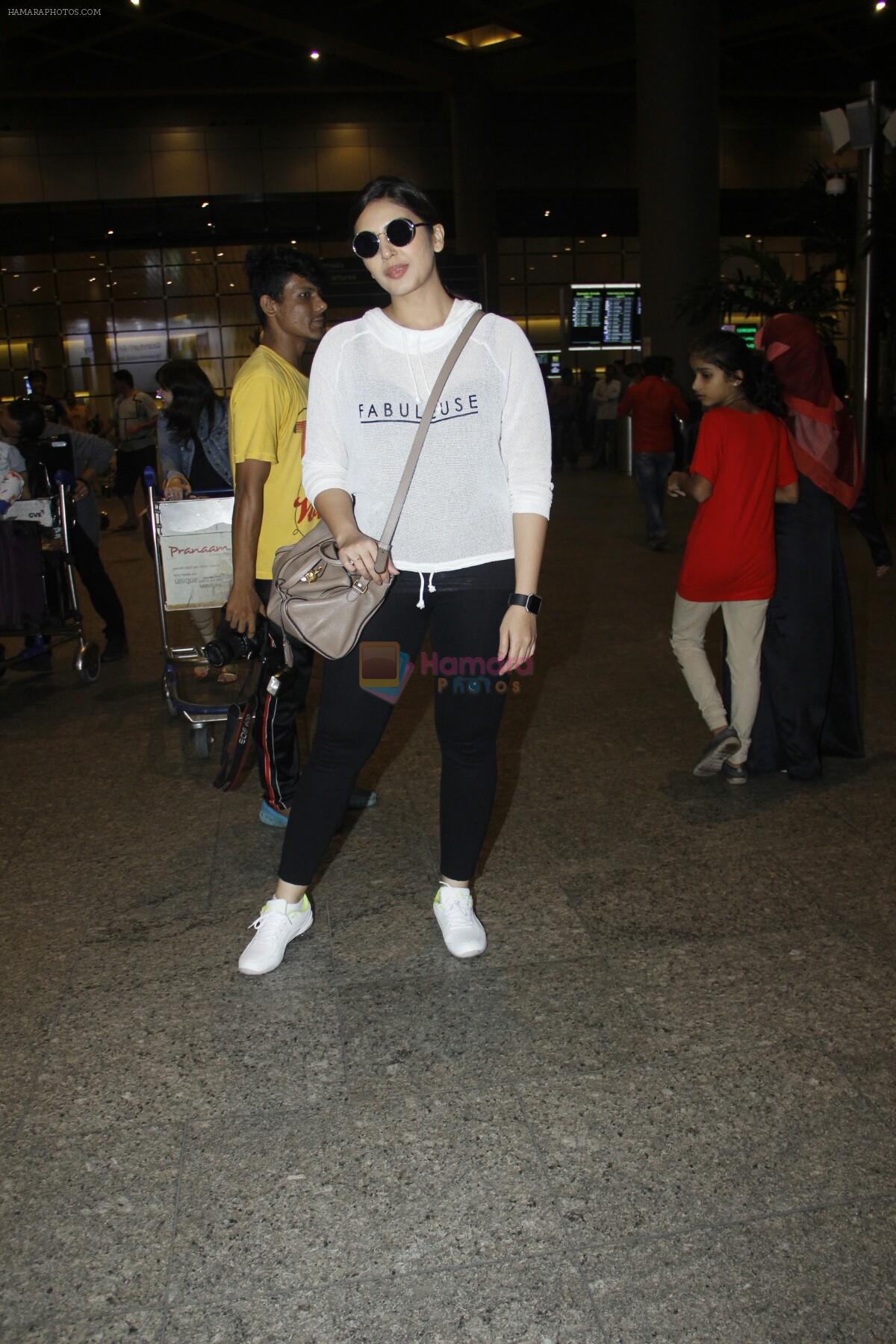Huma Qureshi snapped at airport on 13th Aug 2016