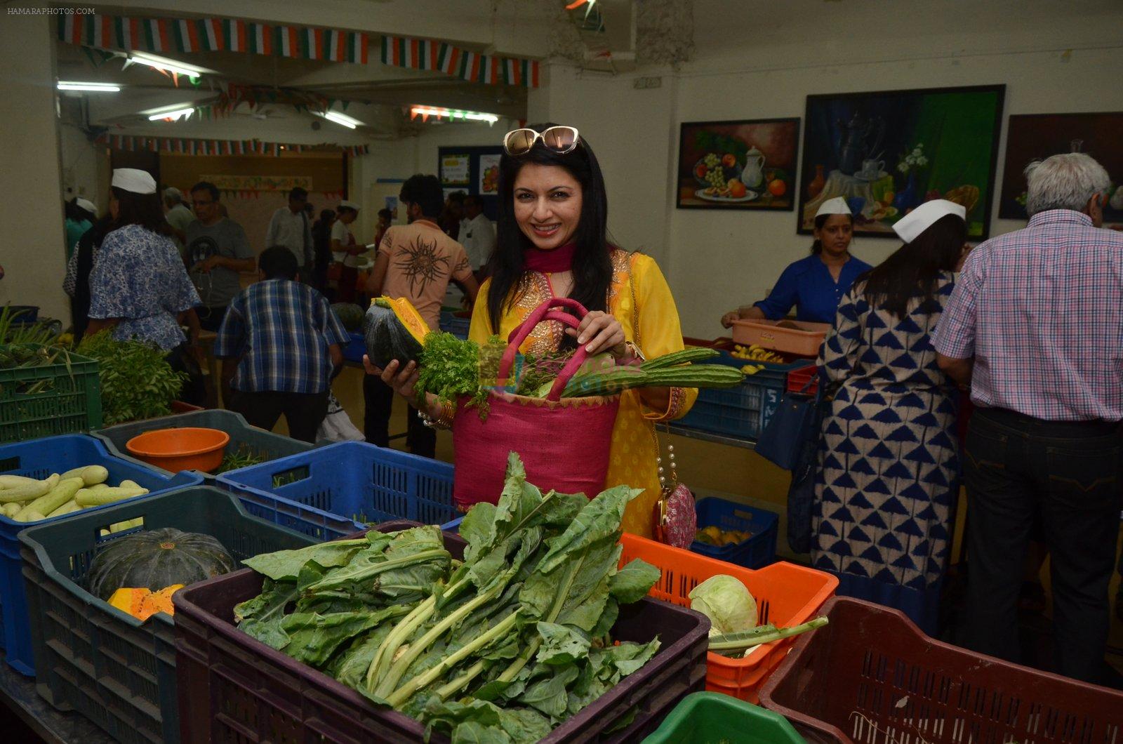 Bhagyashree inaugurated the Juhu Organic Farmer's Market on 14th Aug at Jamnabai Narsee School