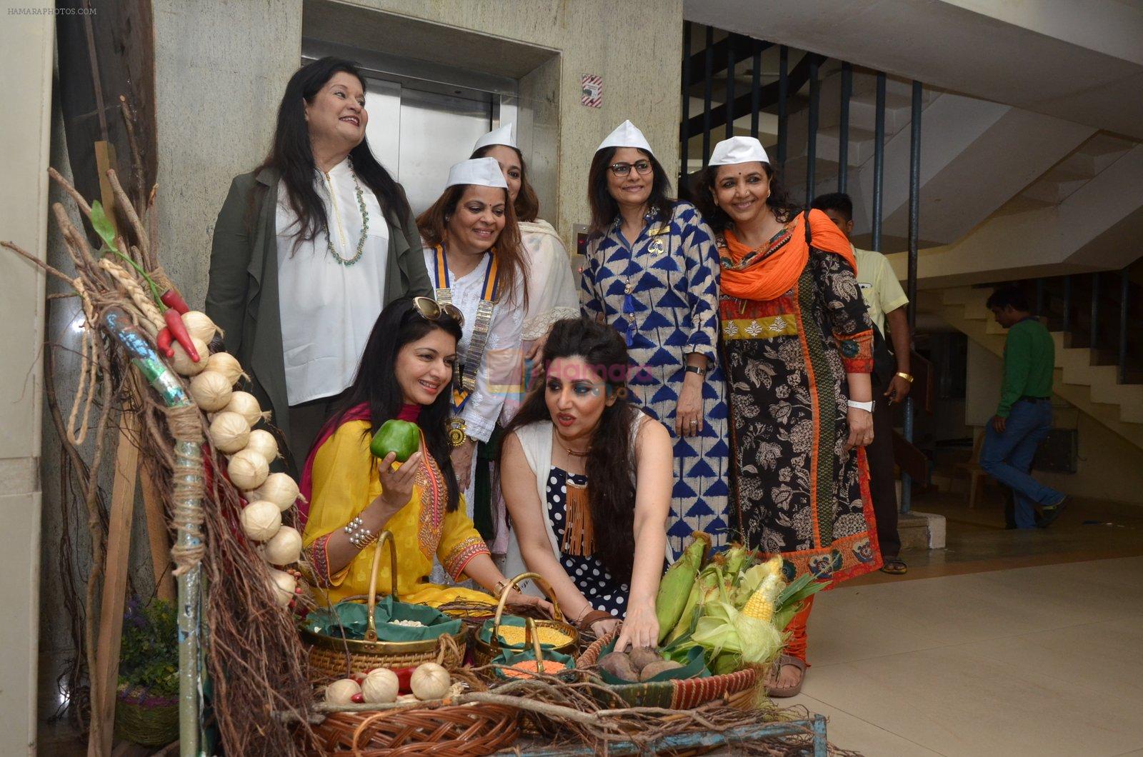 Bhagyashree, Archana Kochhar inaugurated the Juhu Organic Farmer's Market on 14th Aug at Jamnabai Narsee School