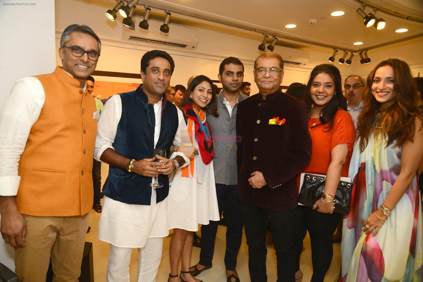dilip de with fmily at Dilip De's art event on 16th Aug 2016