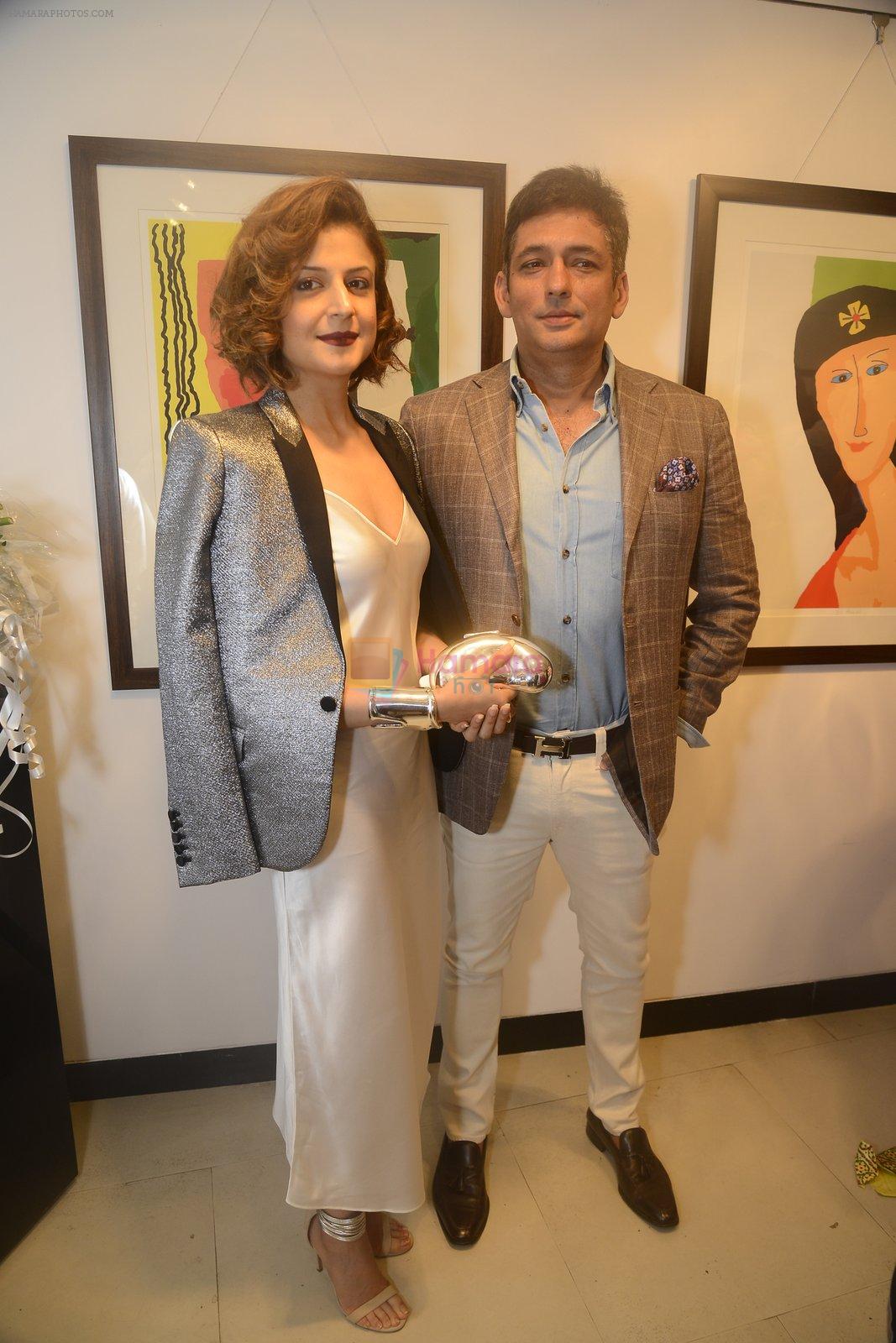 komal and rajiv wazir at Dilip De's art event on 16th Aug 2016
