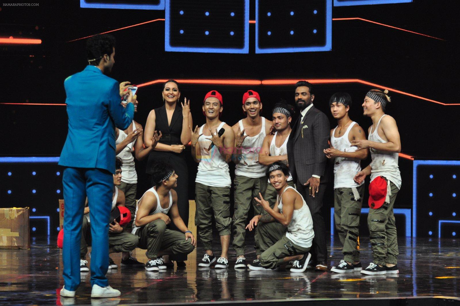 Sonakshi Sinha on the sets of Dance plus 2 on 21st Aug 2016