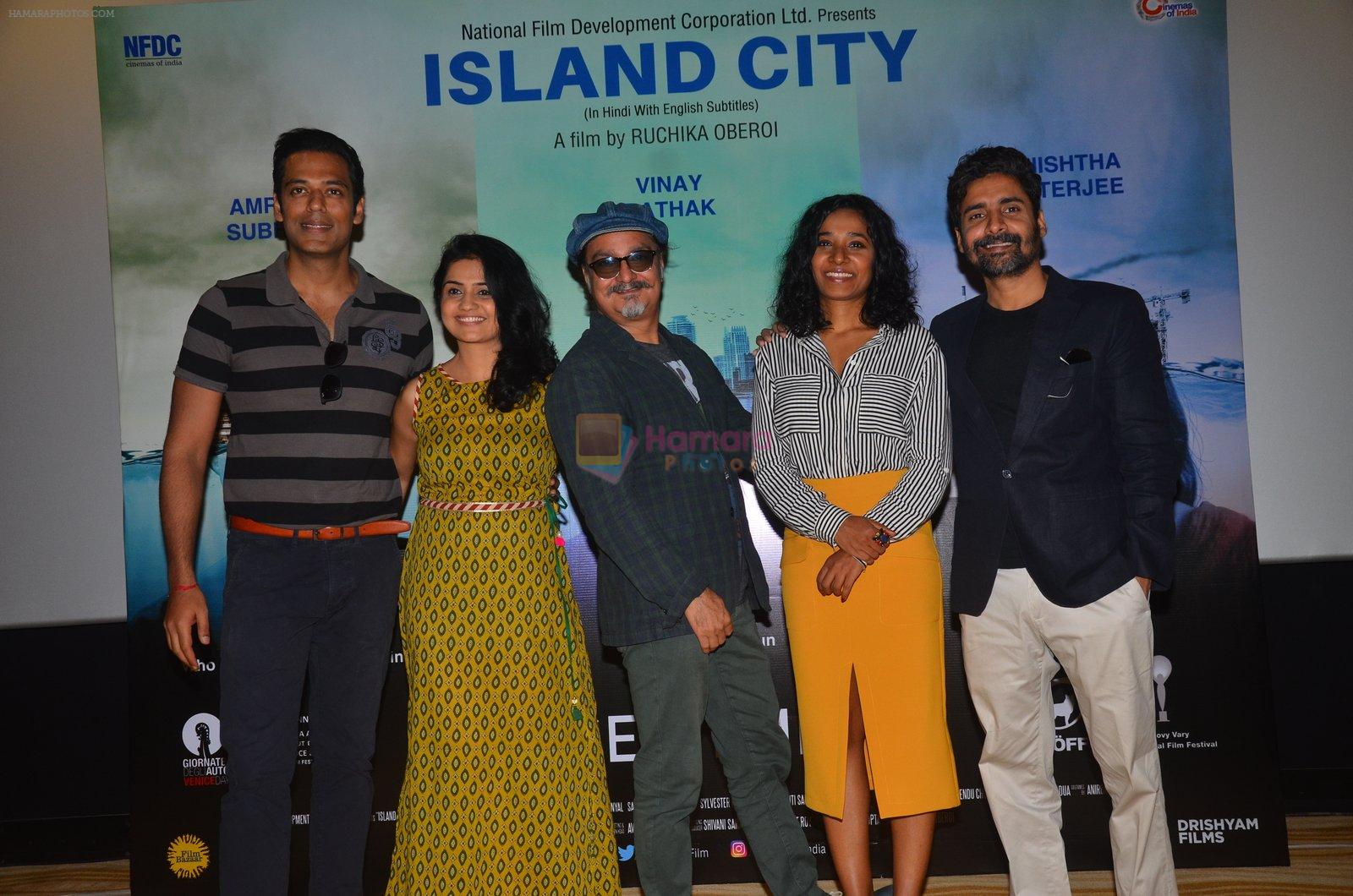 Amruta Subhash, Vinay Pathak, Tannishtha Chatterjee, Samir Kochhar at Island City press meet on 24th Aug 2016