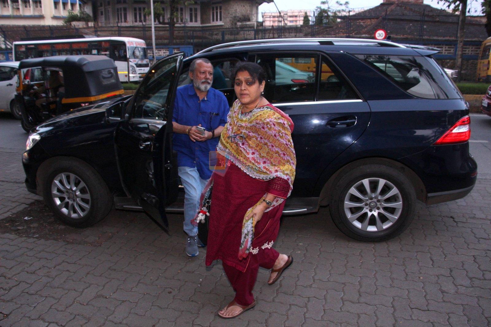 Pankaj Kapur and Supriya Pathak visit Shahid and Mira on 24th Aug 2016