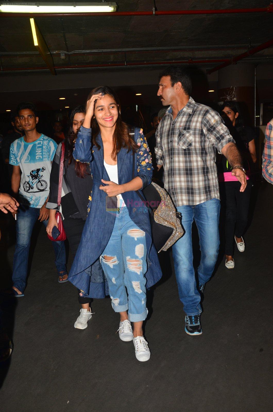 Alia Bhatt snapped at airport on 25th Aug 2016