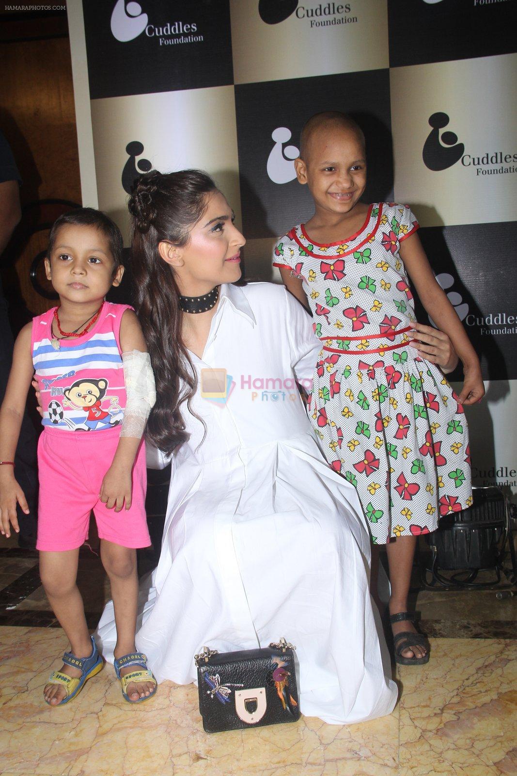 Sonam Kapoor endorses NGO Cuddle charity event on 26th Aug 2016
