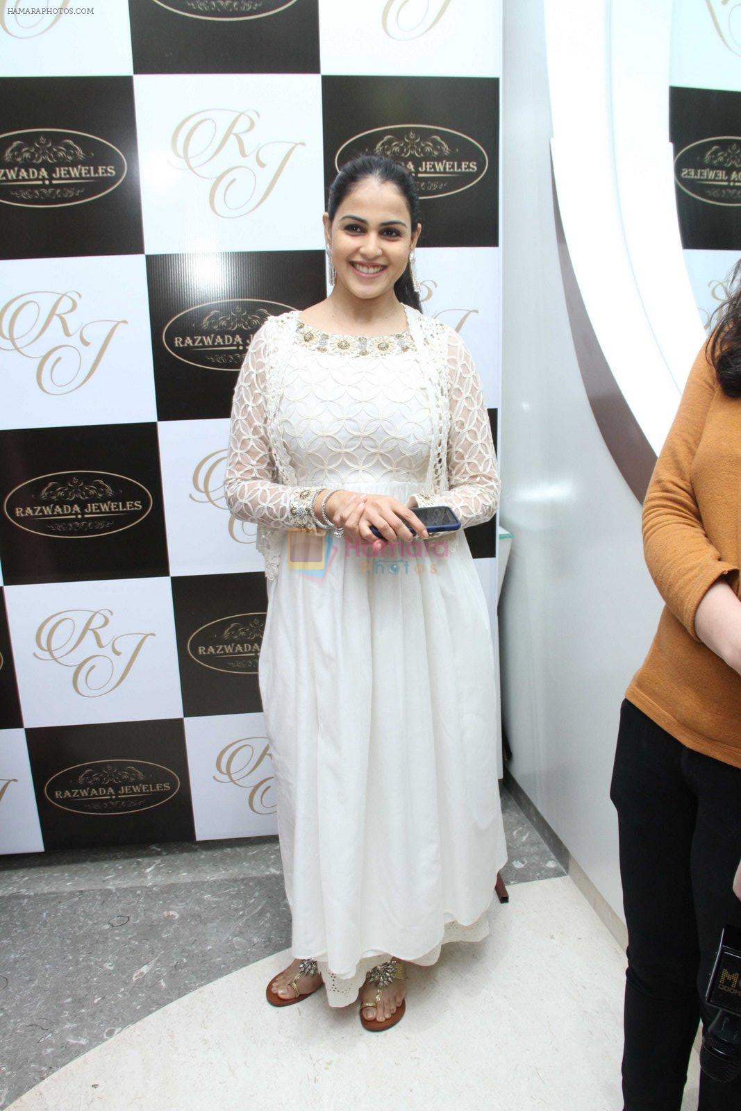 Genelia D Souza snapped at jewellery event on 26th Aug 2016