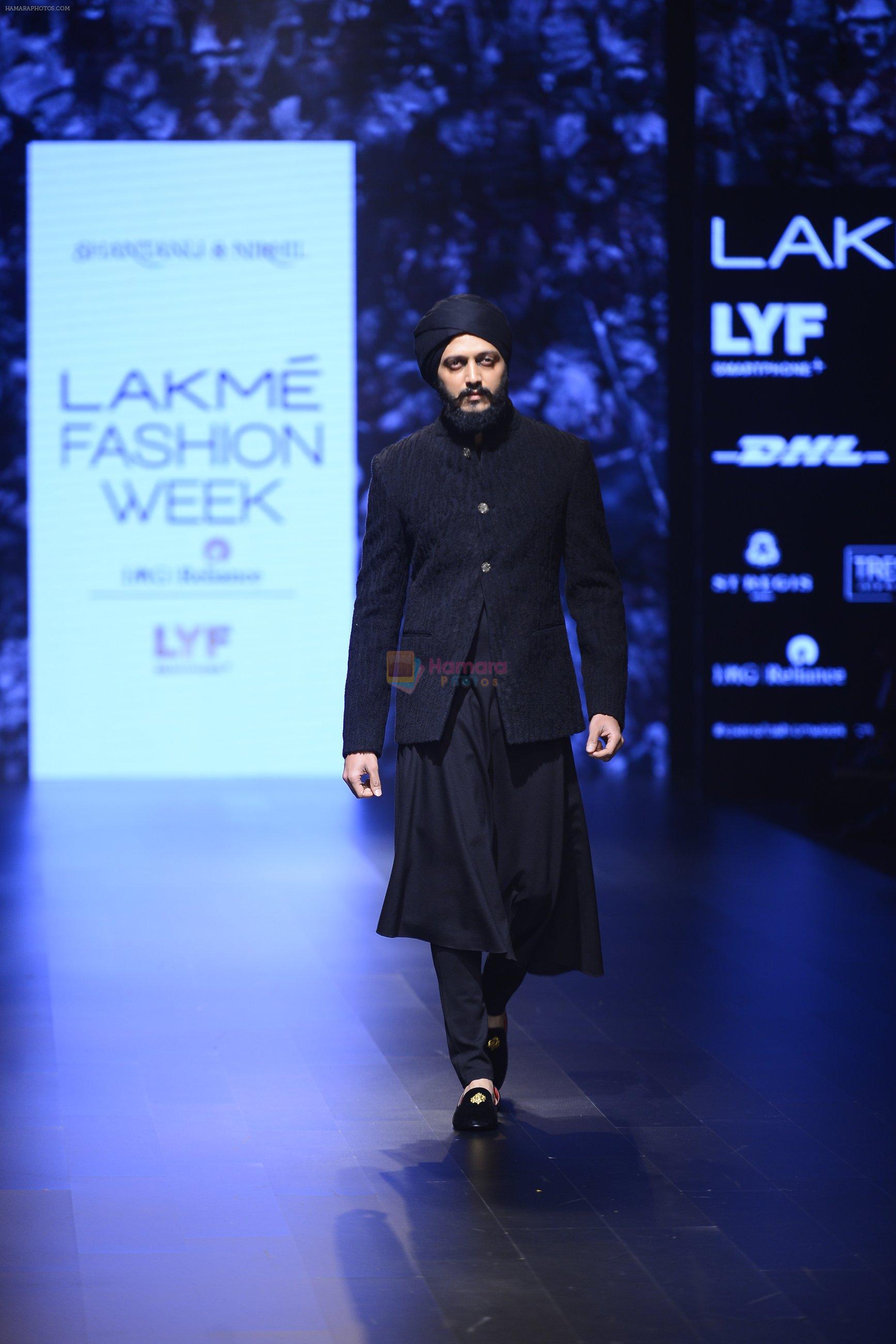 Riteish Deshmukh walk the ramp for Shantanu and Nikhil Show at Lakme Fashion Week 2016 on 27th Aug 2016