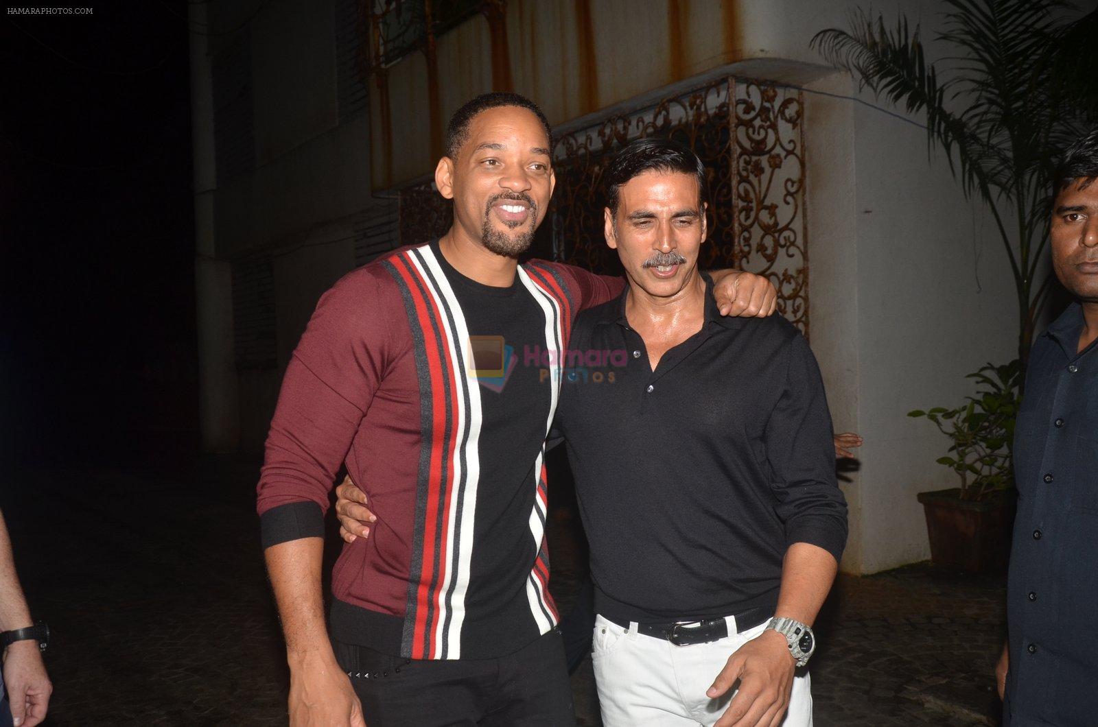 Akshay Kumar hosts a party in honour of Hollywood superstar Will Smith on 28th Aug 2016