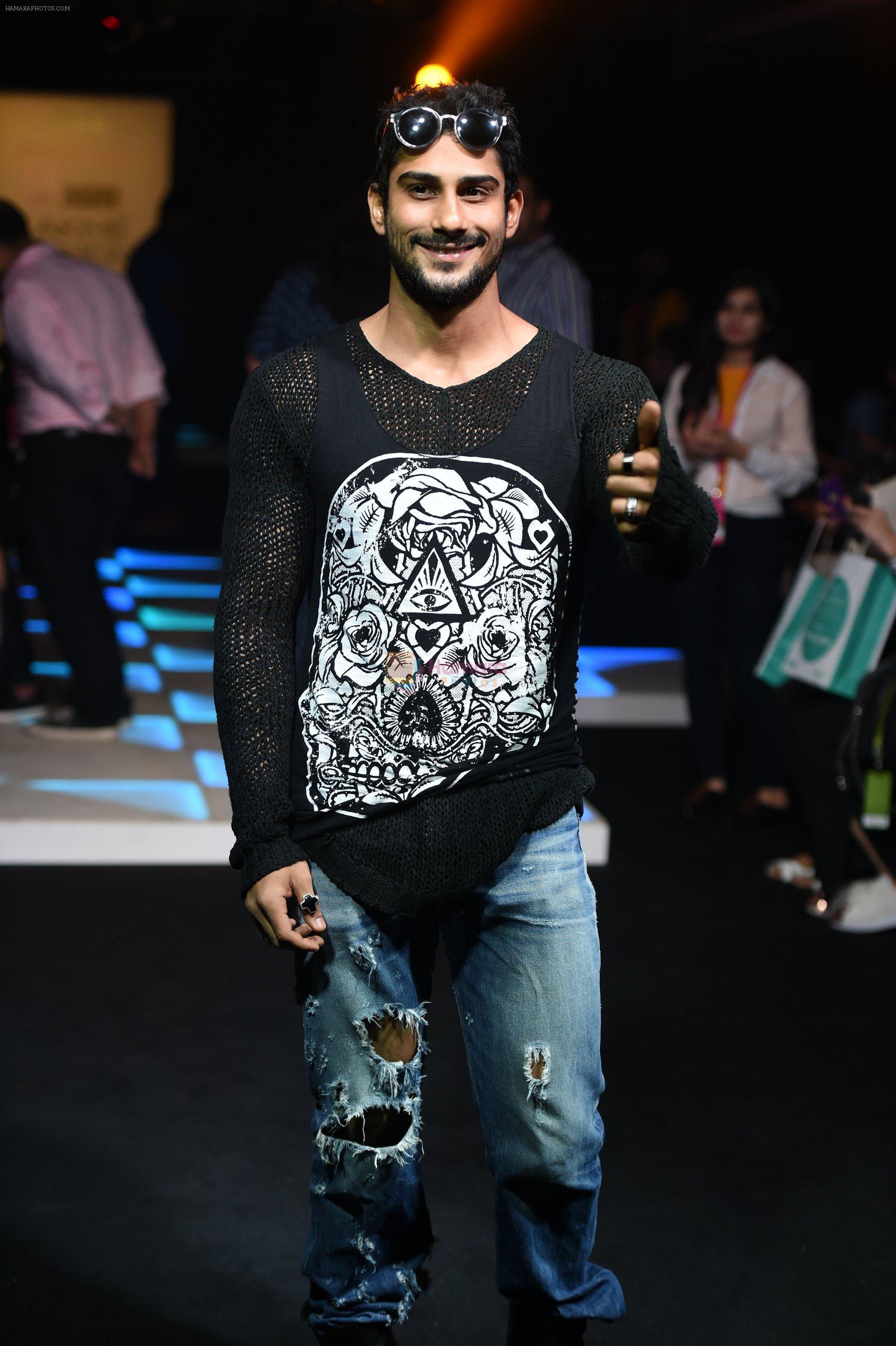 Prateik Babbar at Little Shilpa Show at Lakme Fashion Week 2016 on 28th Aug 2016