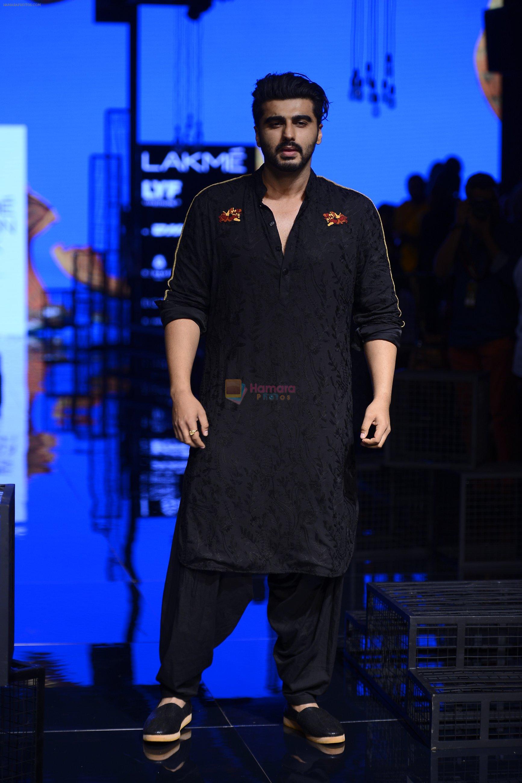 Arjun Kapoor walk the ramp for Kunal Rawal Show at Lakme Fashion Week 2016 on 28th Aug 2016