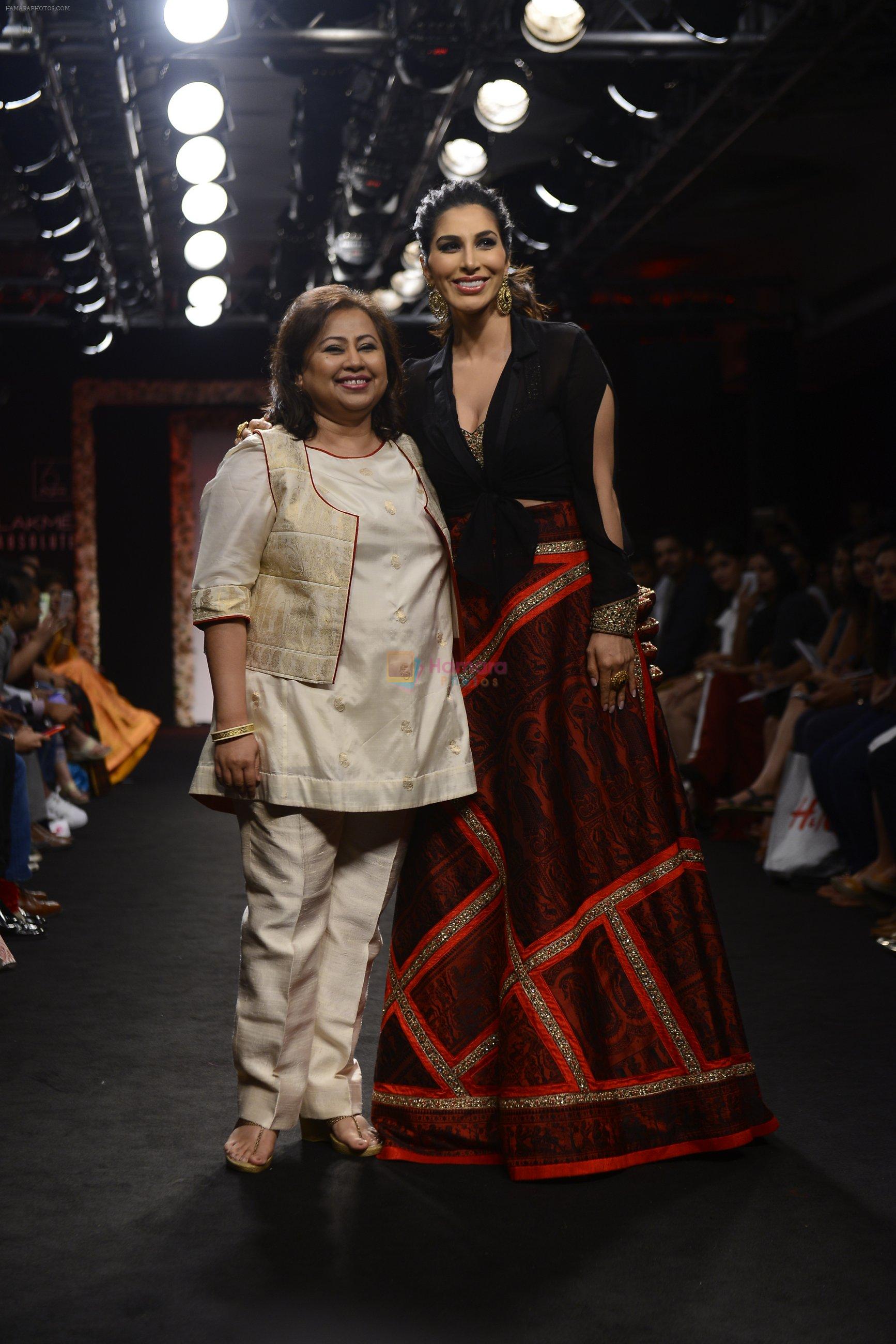 Sophie choudry walk the ramp for Sumona Parekh Show at Lakme Fashion Week 2016 on 28th Aug 2016
