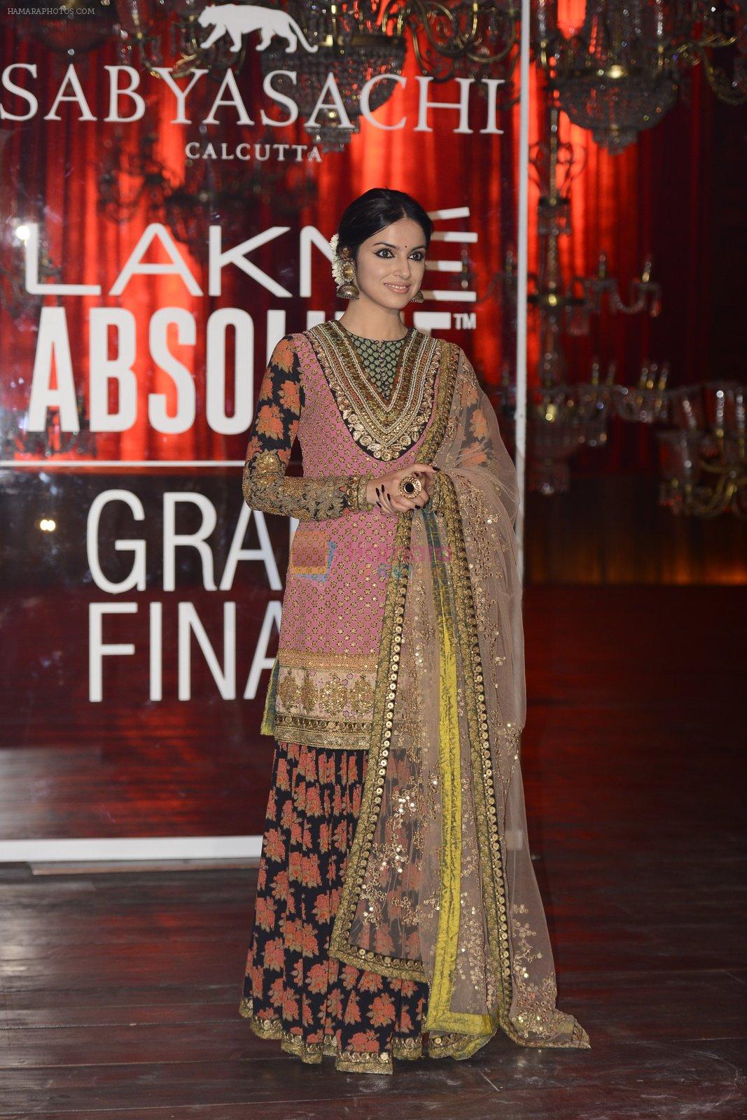 Divya Khosla Kumar at Sabyasachi Show Grand Finale at Lakme Fashion Week 2016 on 28th Aug 2016