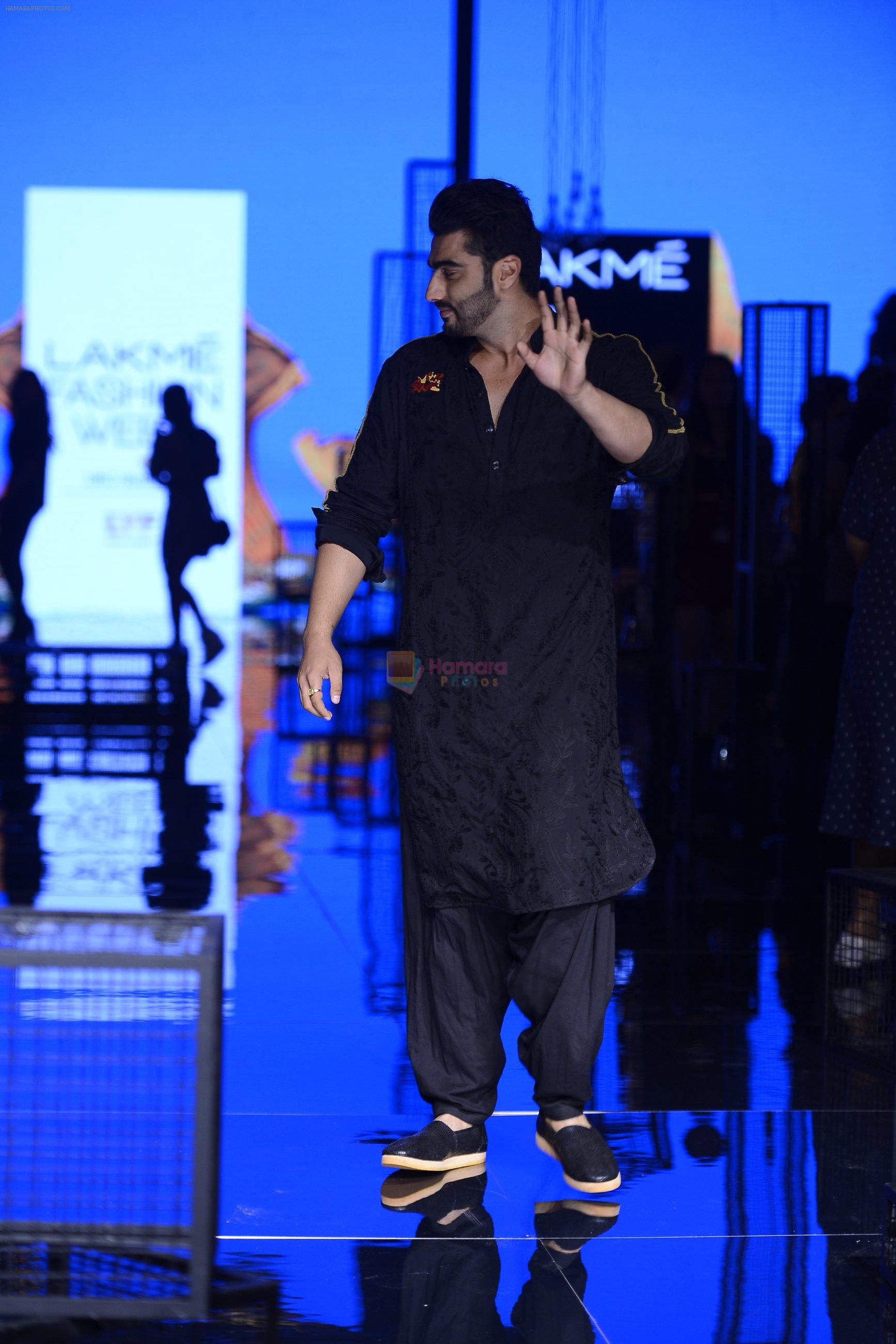 Arjun Kapoor walk the ramp for Kunal Rawal Show at Lakme Fashion Week 2016 on 28th Aug 2016