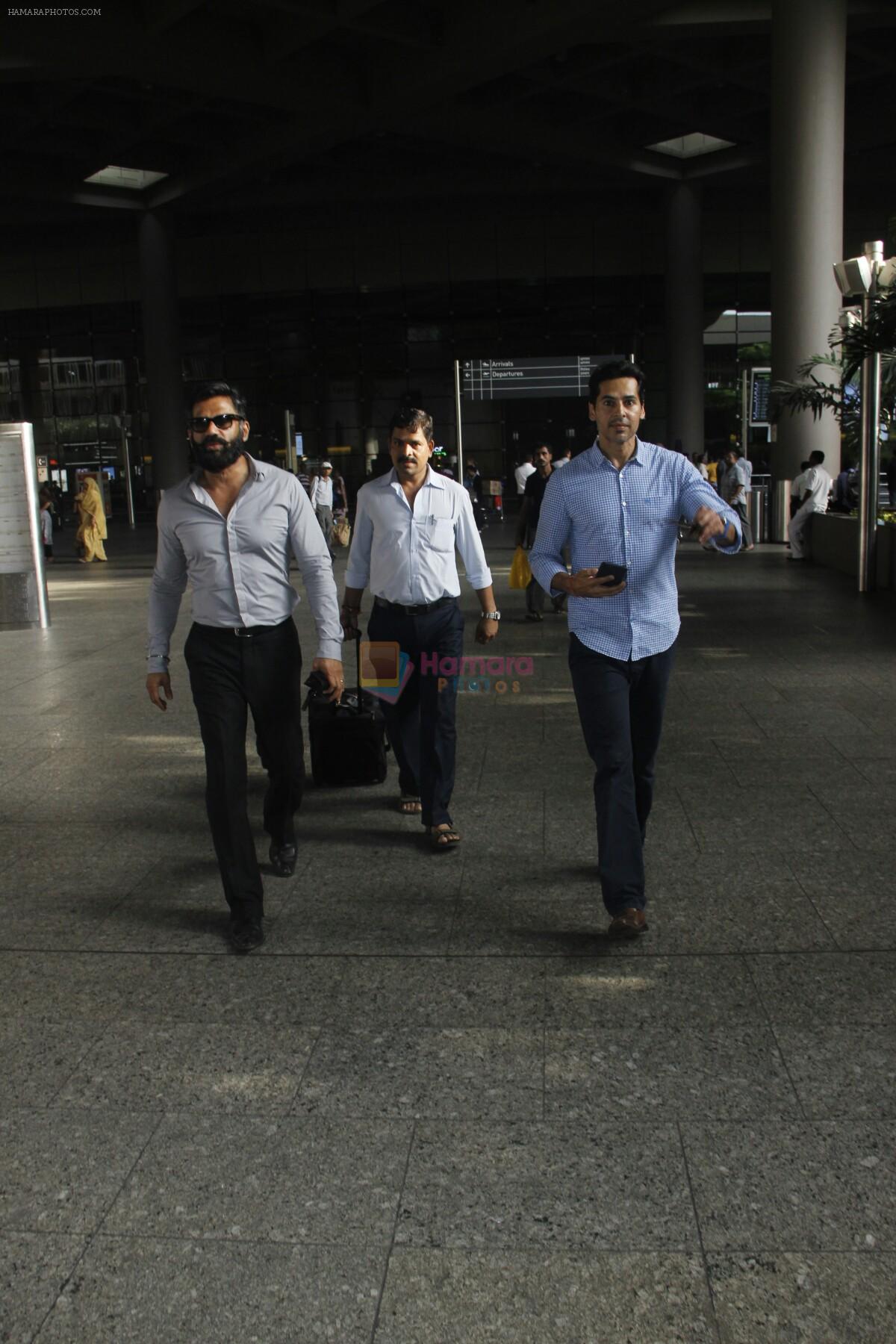 Sunil Shetty, Dino Morea snapped at airport on 29th Aug 2016