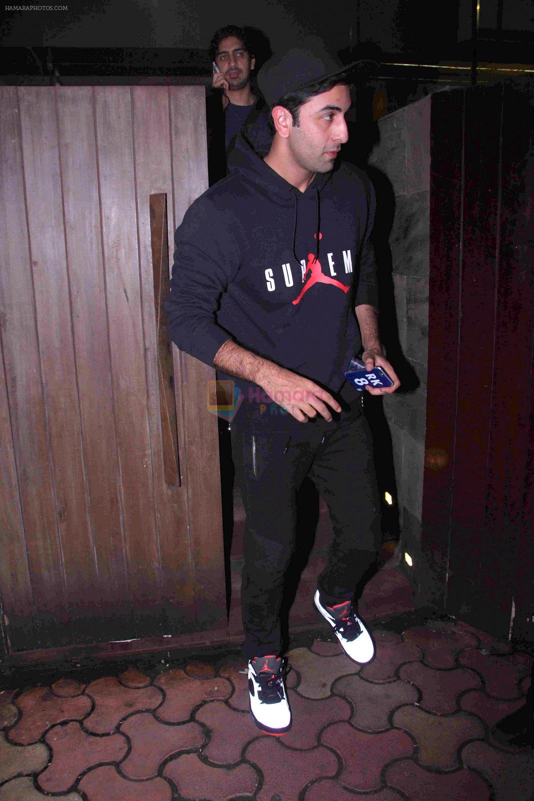 Ranbir Kapoor snapped in Bandra on 29th Aug 2016