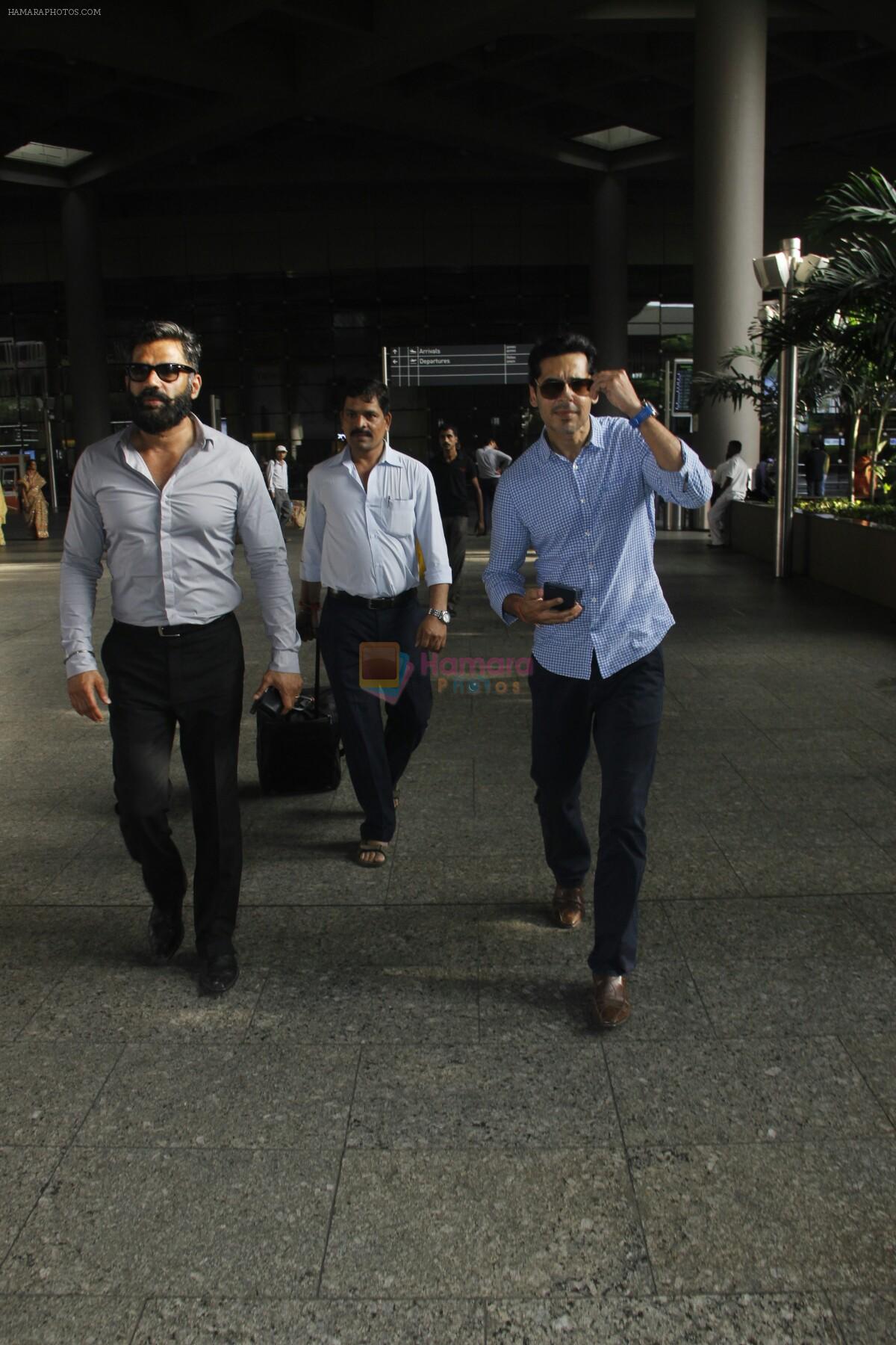 Sunil Shetty, Dino Morea snapped at airport on 29th Aug 2016