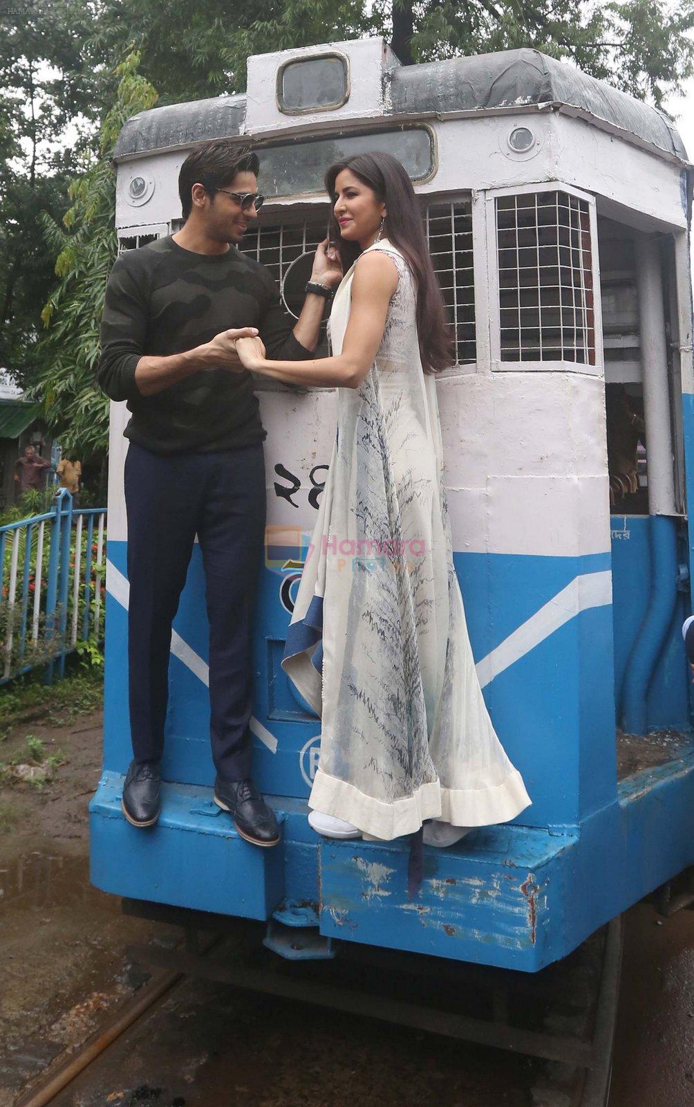 Sidharth Malhotra and Katrina Kaif in Kolkatta on 31st Aug 2016