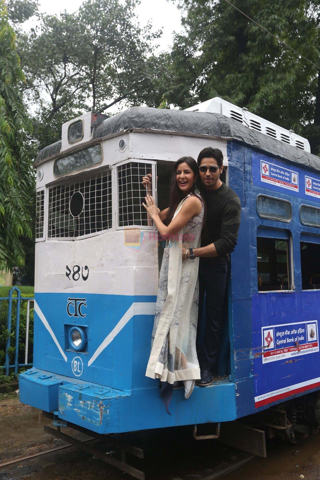 Sidharth Malhotra and Katrina Kaif in Kolkatta on 31st Aug 2016