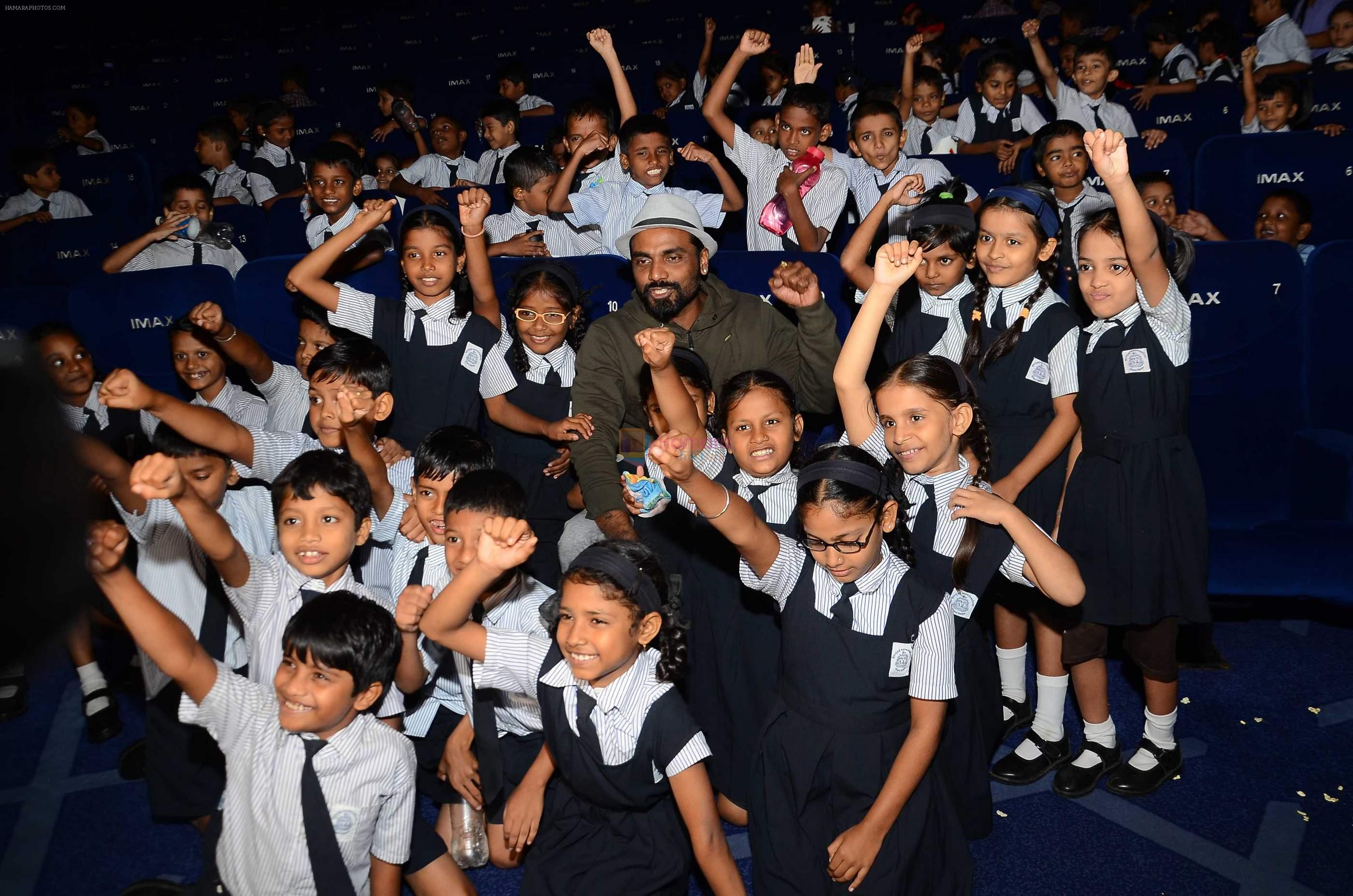 Remo D souza with kids for The flying jatt screening on 30th Aug 2016