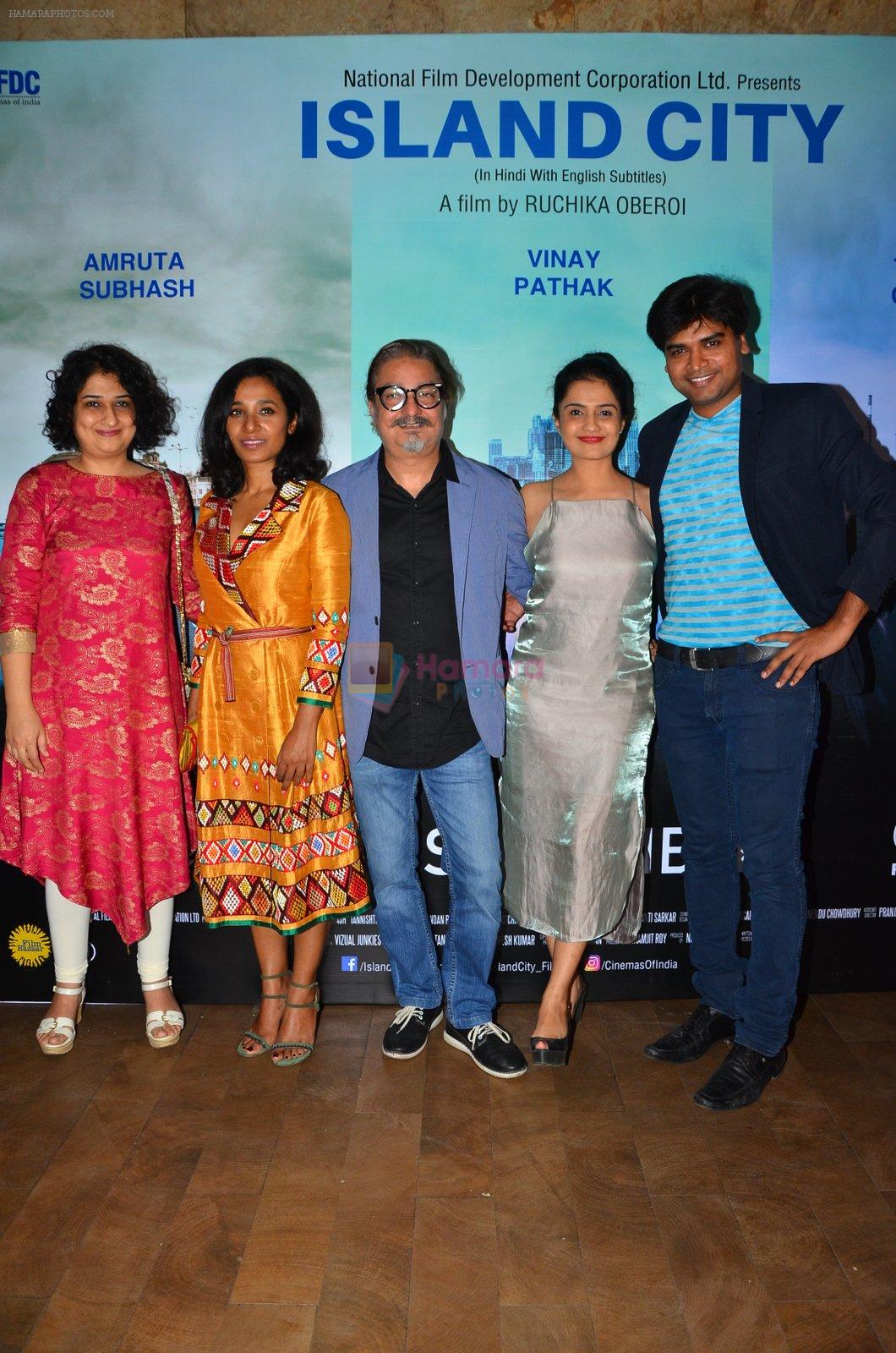 Vinay Pathak, Tannishtha Chatterjee, Amruta Subhash at Island City screening on 31st Aug 2016