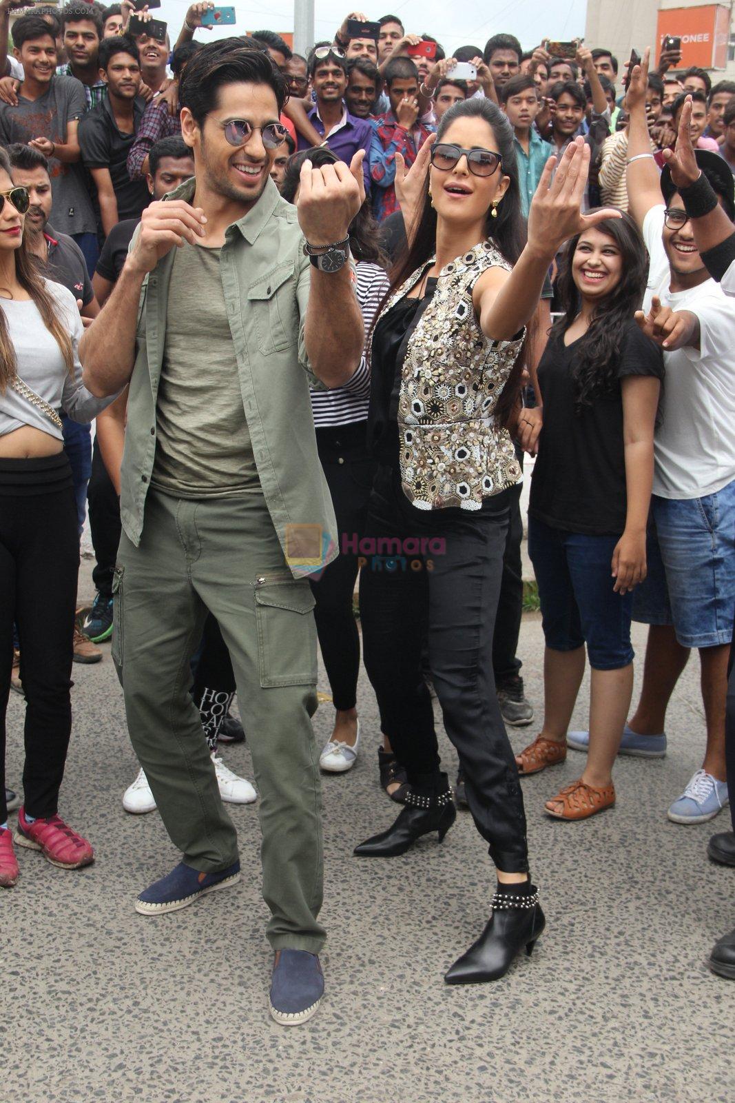 Sidharth Malhotra and Katrina Kaif promote Baar Baar Dekho in Indore on 2nd Sept 2016