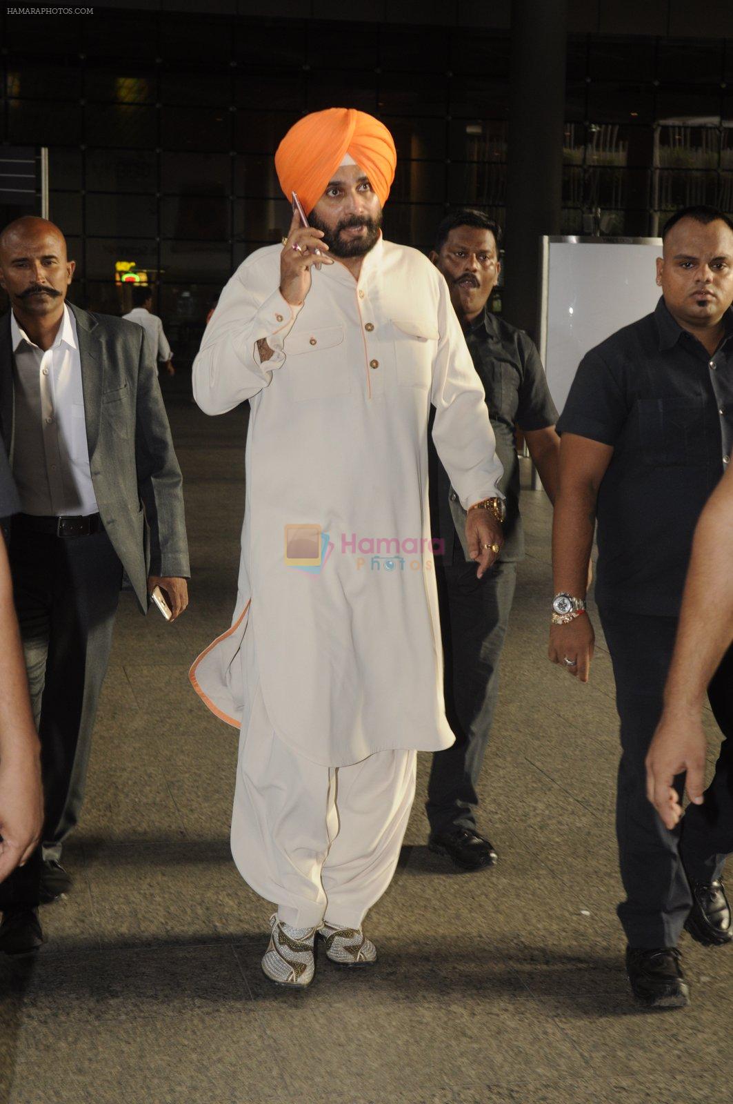 Navjot Singh Sidhu snapped at airport on 4th Sept 2016
