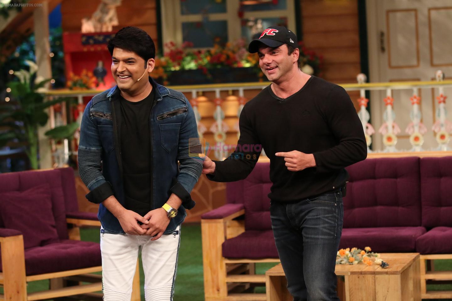 Sohail Khan shares a fun moment with Kapil on the sets of The Kapil Sharma Show