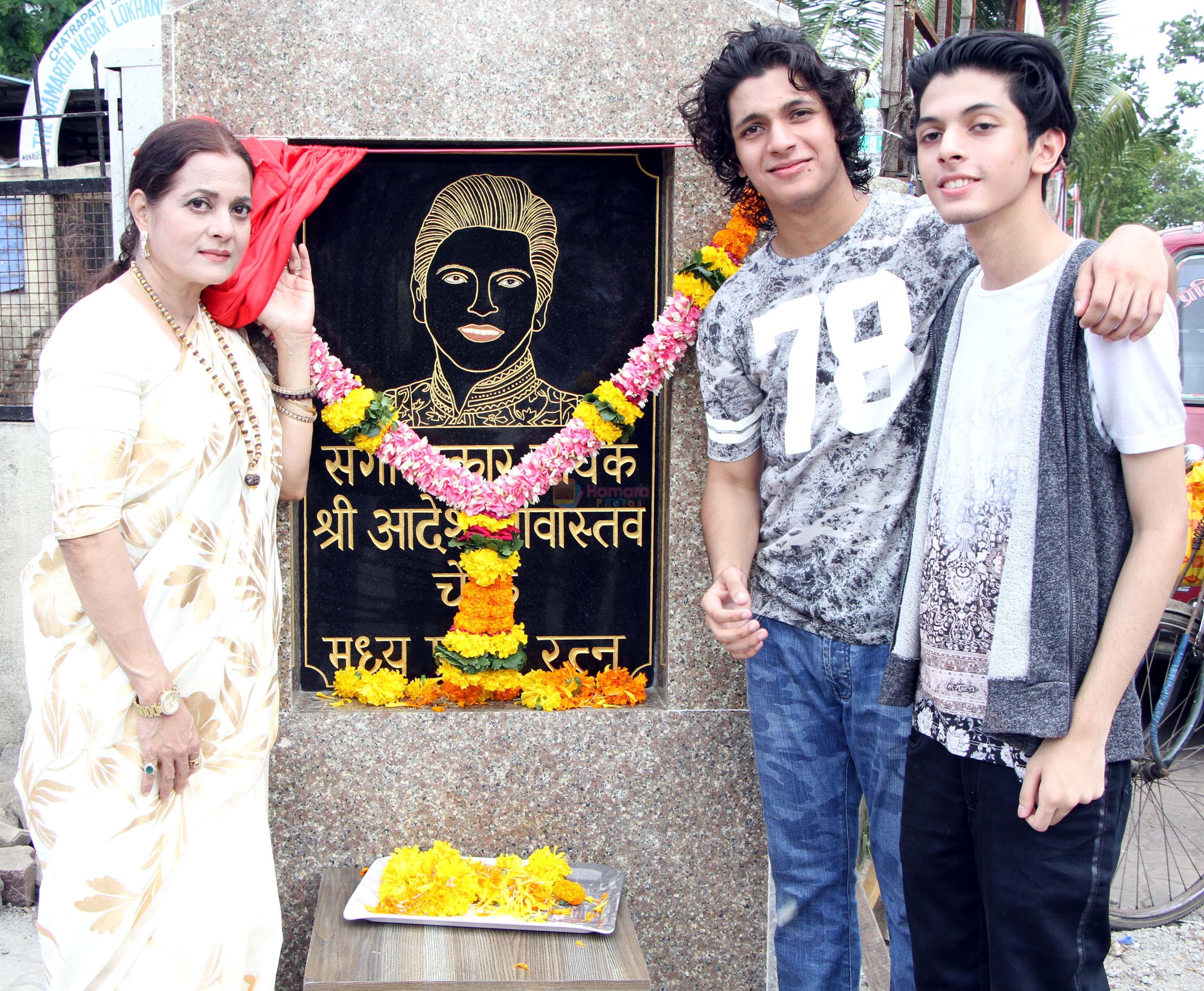 vijayta,avitesh & anivesh shrivastava at Late Aadesh Shrivastava Chowk inauguration in Andheri W on 6th Sept 2016