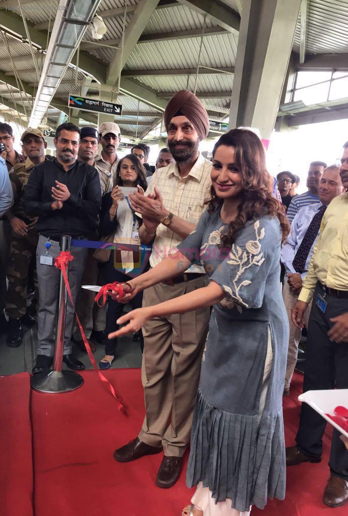Tisca Chopra unveiling a metro train , here she's seen wearing an outfit from Myoho by Kiran and Meghna on 6th Sept 2016