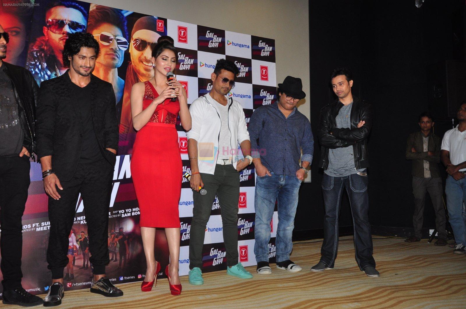 Urvashi Rautela, Vidyut Jamwal, Harmeet Singh, Sukhbir Singh and Manmeet Singh during the launch of song Gal Ban Gayi in Mumbai on 7th Sept 2016
