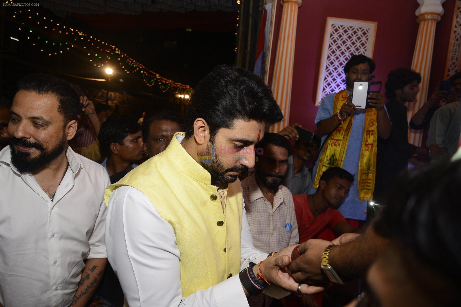 Abhishek Bachchan at Ganpati Mandal on 8th Sept 2016