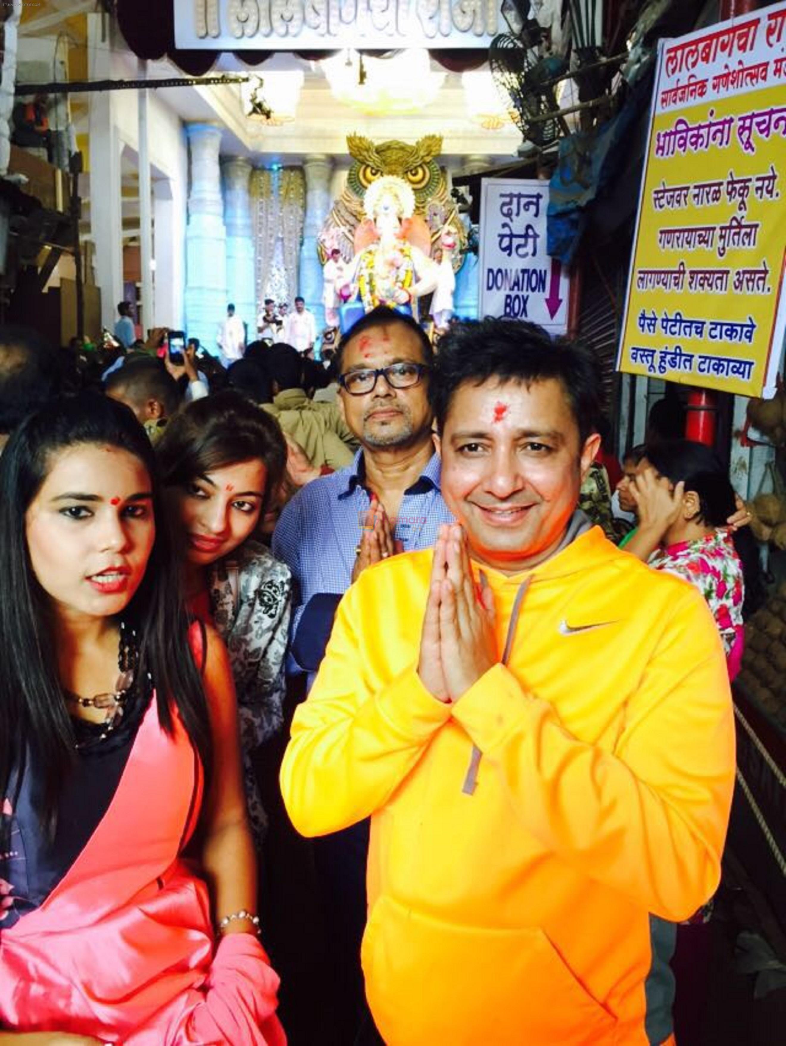 Sukhwinder Singh during his visit to Lalbaug cha raja on 8th Sept 2016