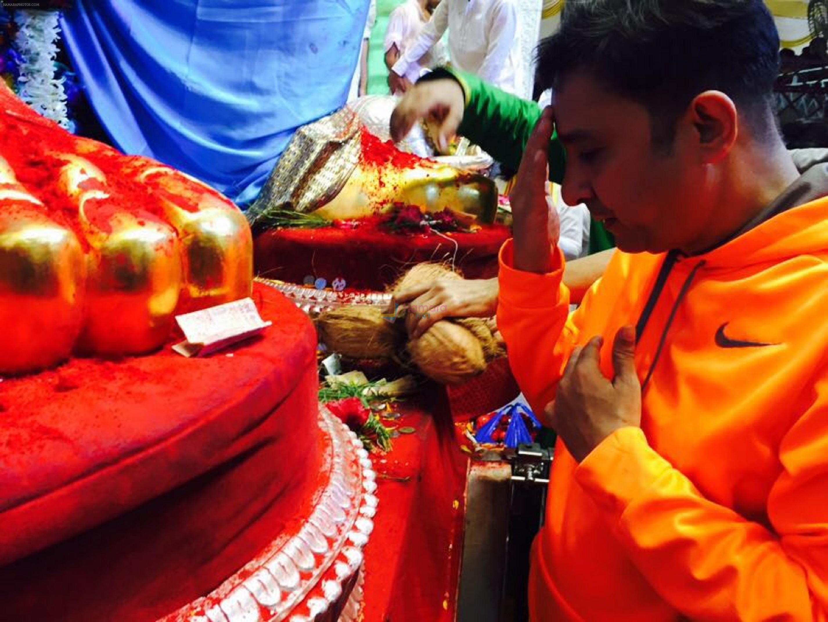 Sukhwinder Singh during his visit to Lalbaug cha raja on 8th Sept 2016