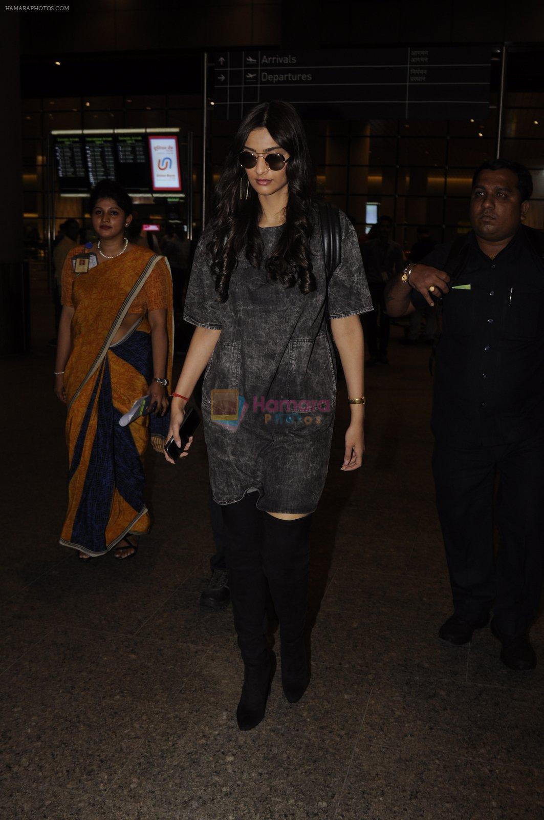Sonam Kapoor snapped at airport on 10th Sept 2016