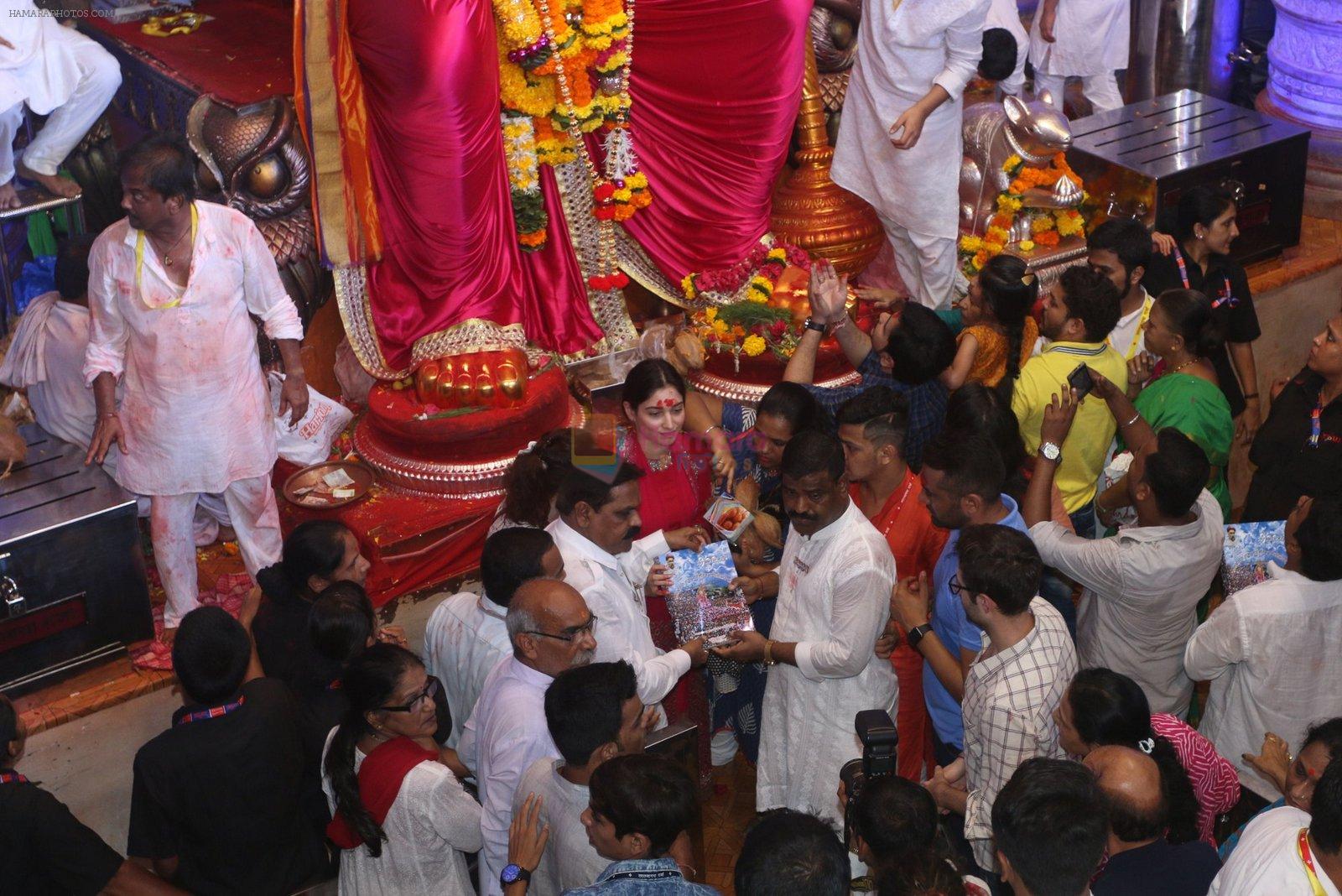 Tammanah Bhatia at Lalbaugcha Raja on 11th Sept 2016