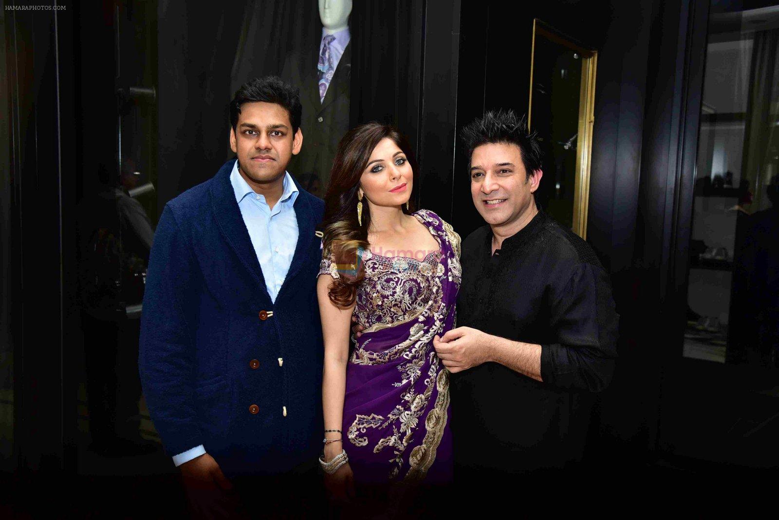 Kanika Kapoor walk for Suneet Varma's Couture Show at DLF Emporio in Delhi on 11th Sept 2016