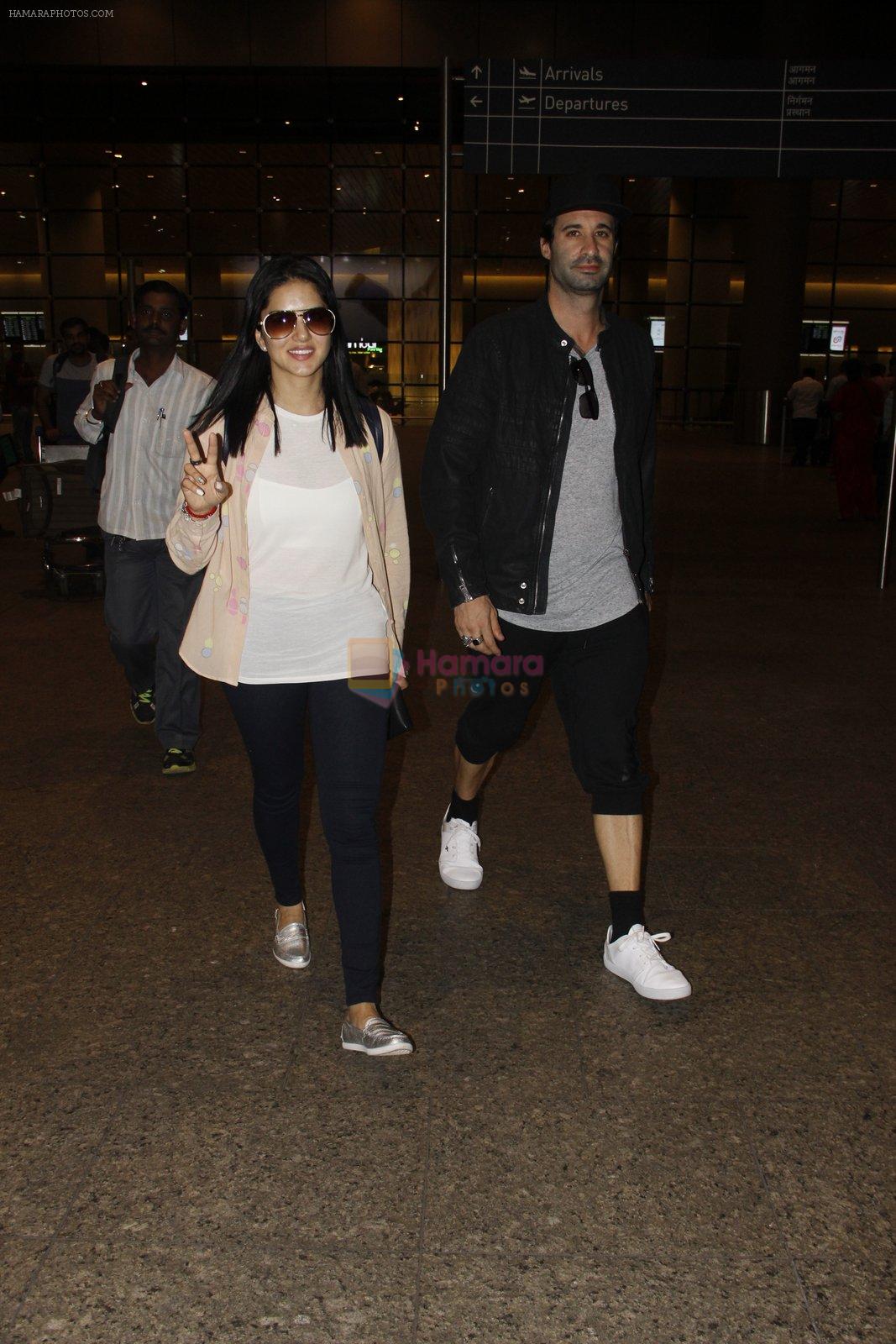 Sunny Leone snapped at airport on 12th Sept 2016