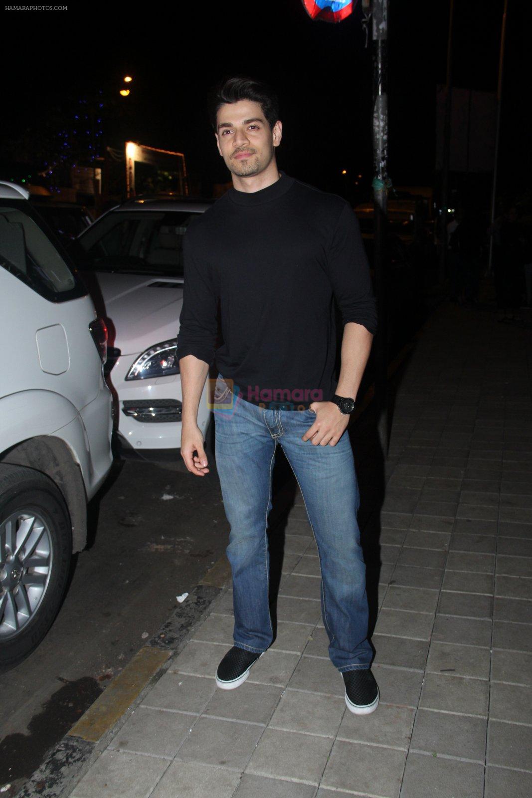 Sooraj Pancholi snapped with his family for dinner in Bandra on 12th Sept 2016