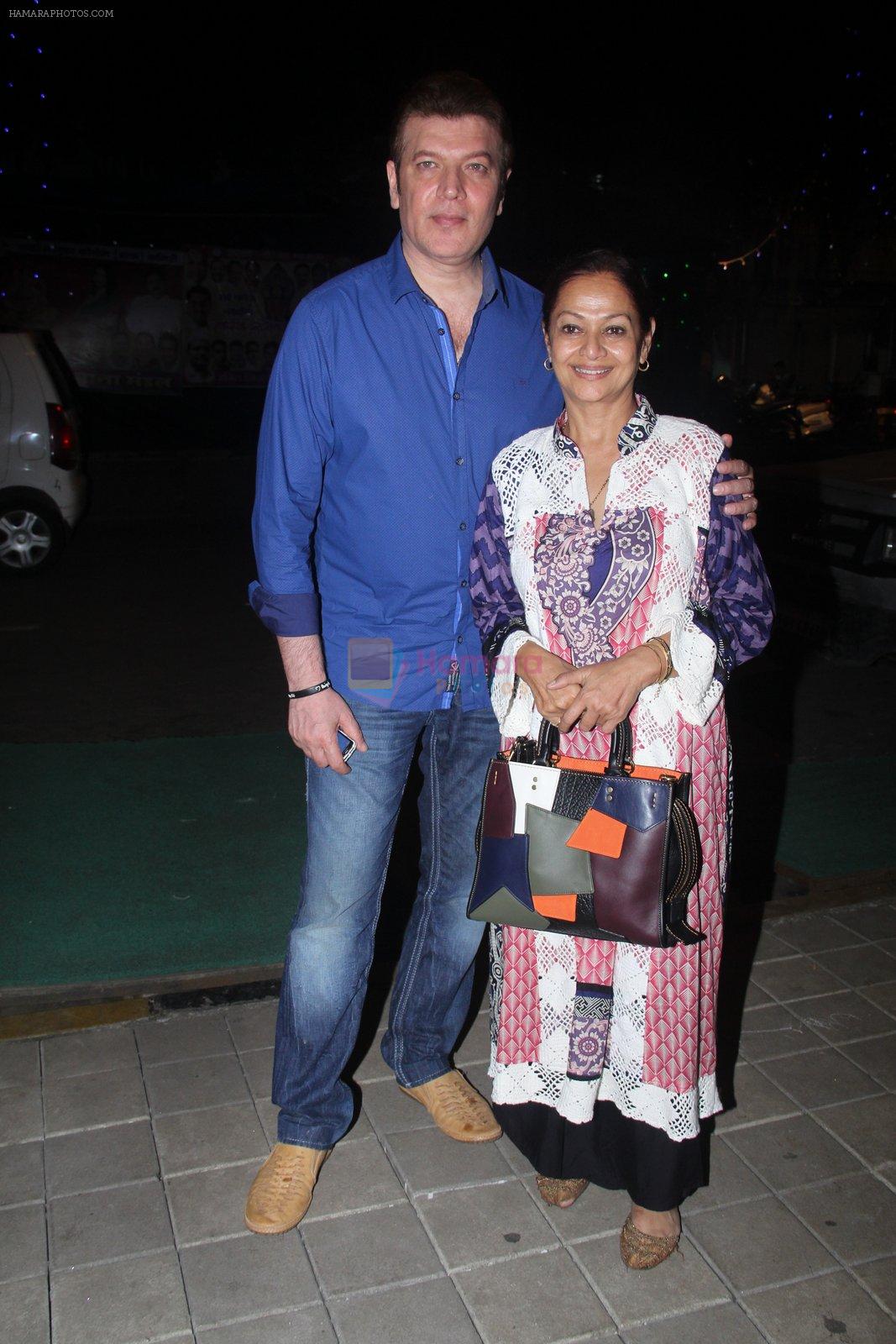 Aditya Pancholi, Zarina Wahab snapped with his family for dinner in Bandra on 12th Sept 2016