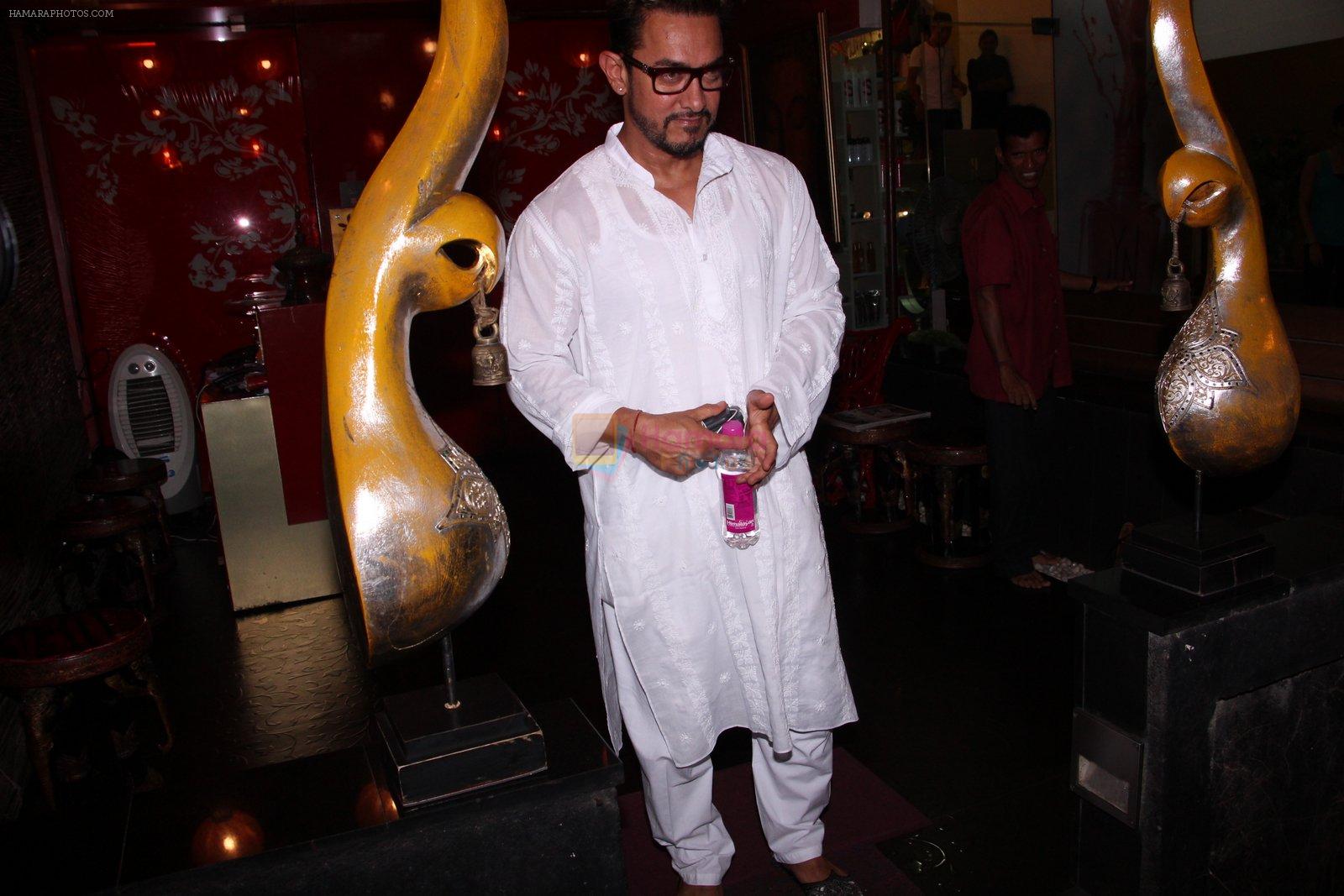 Aamir Khan snapped outside a spa on 13th Sept 2016
