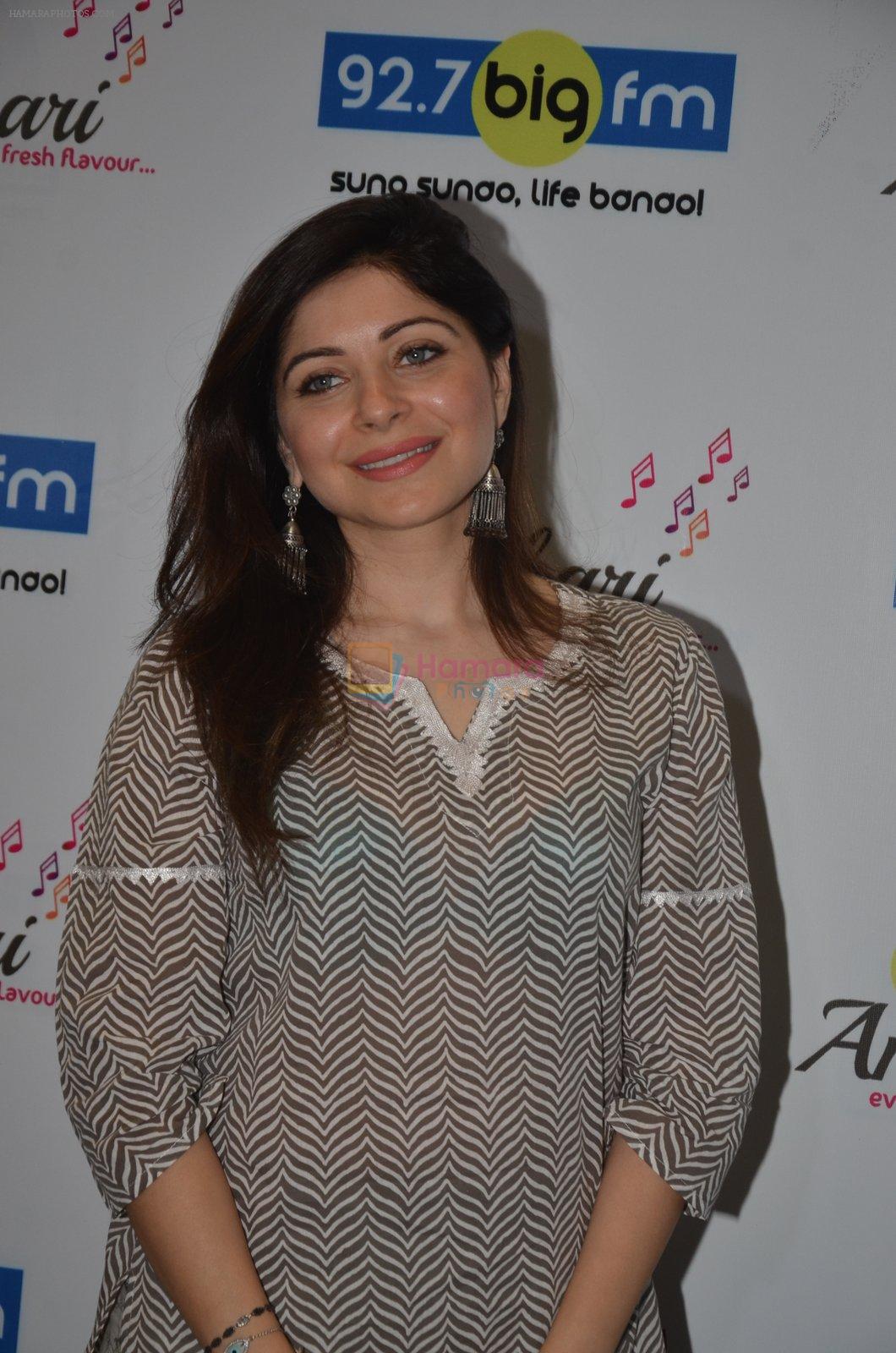 Kanika Kapoor at Big FM on 14th Sept 2016
